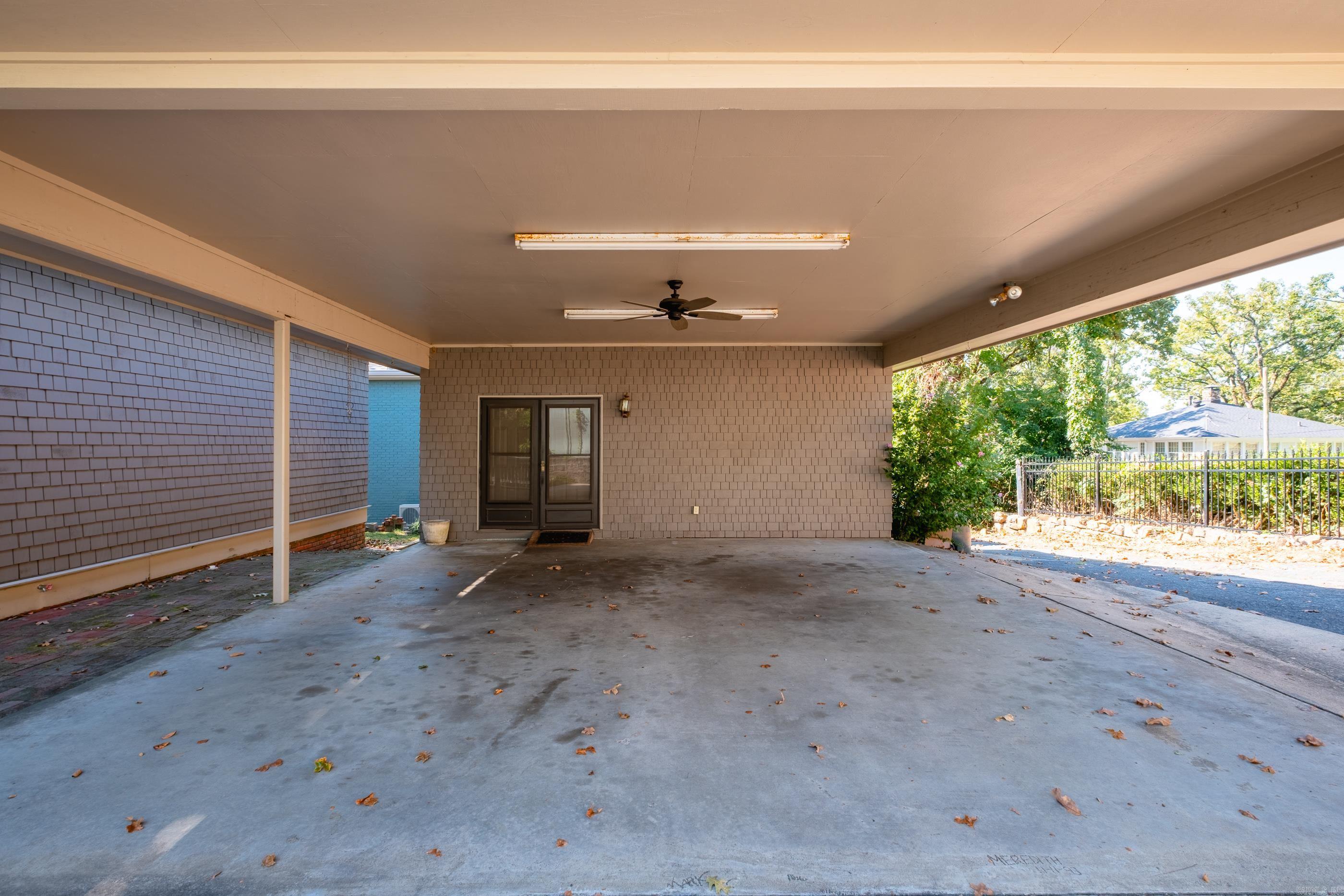 910 N Spruce Street Property Photo 36