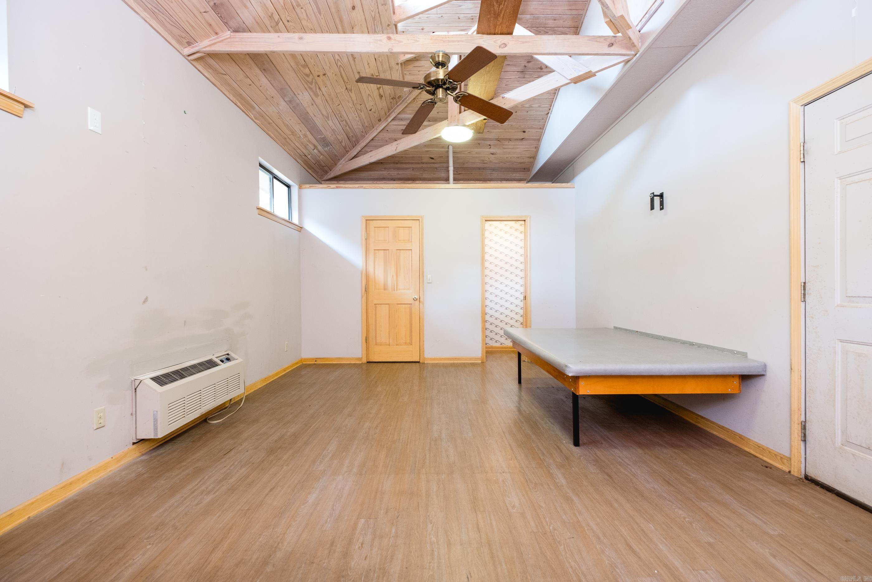 910 N Spruce Street Property Photo 37