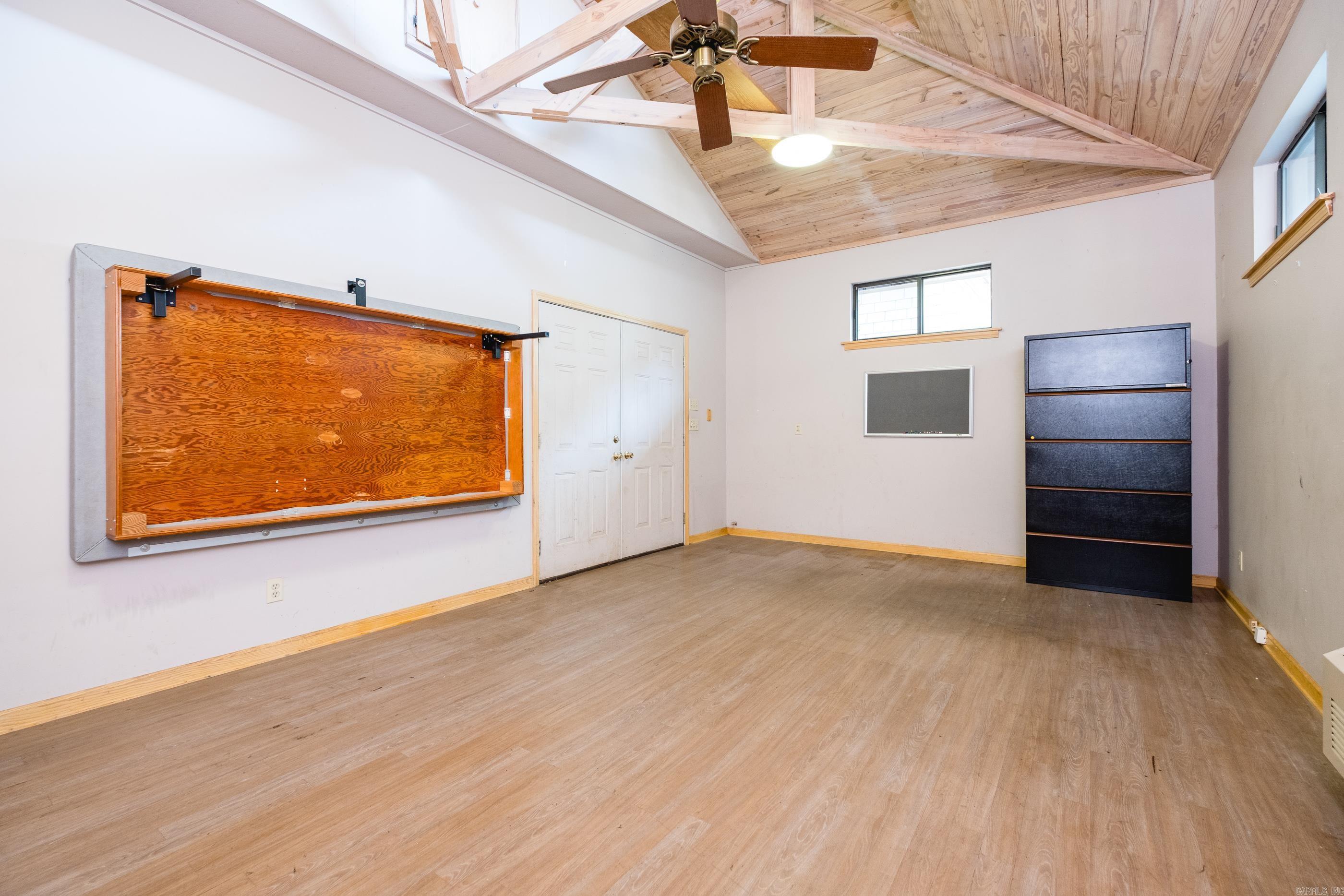 910 N Spruce Street Property Photo 38