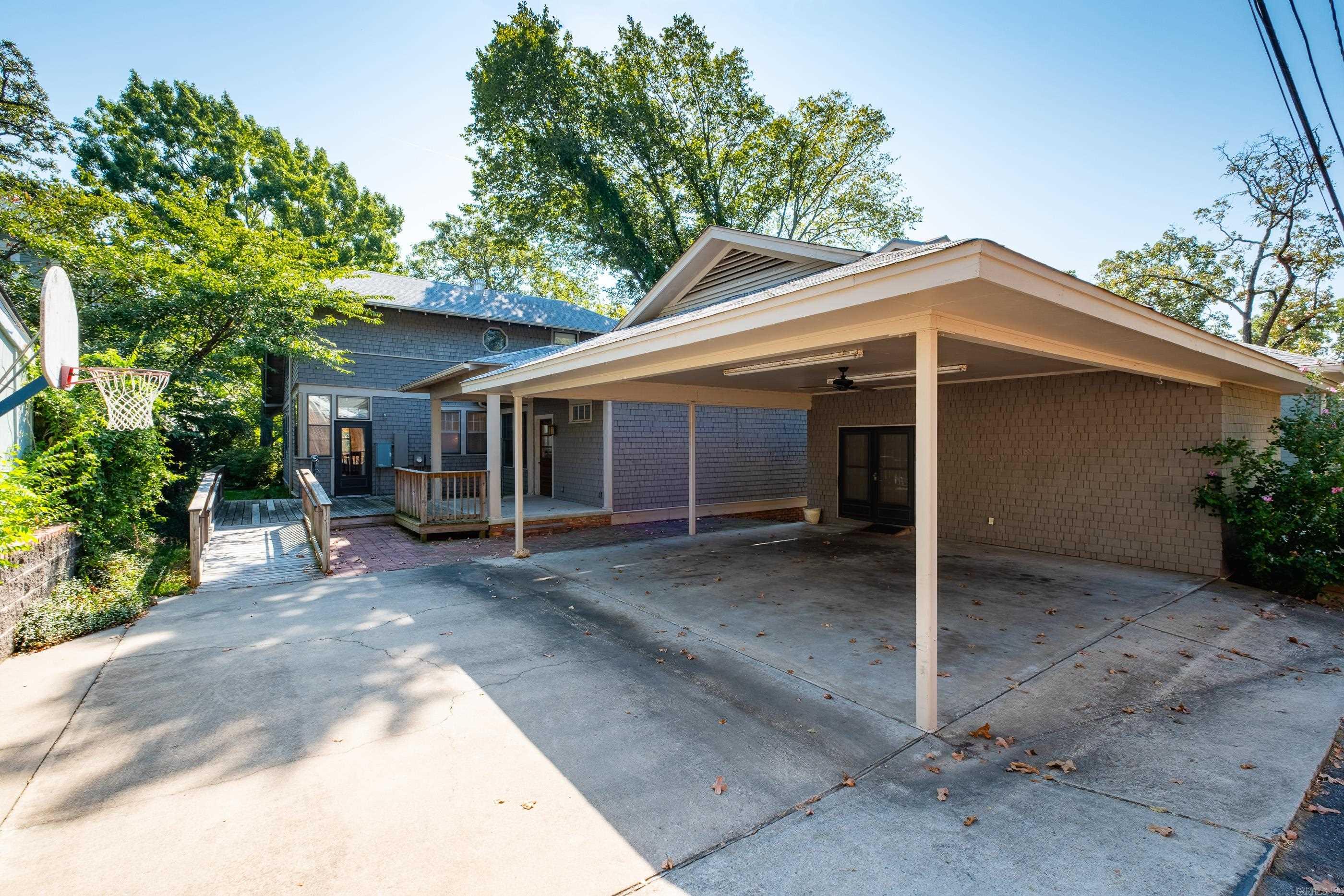 910 N Spruce Street Property Photo 41