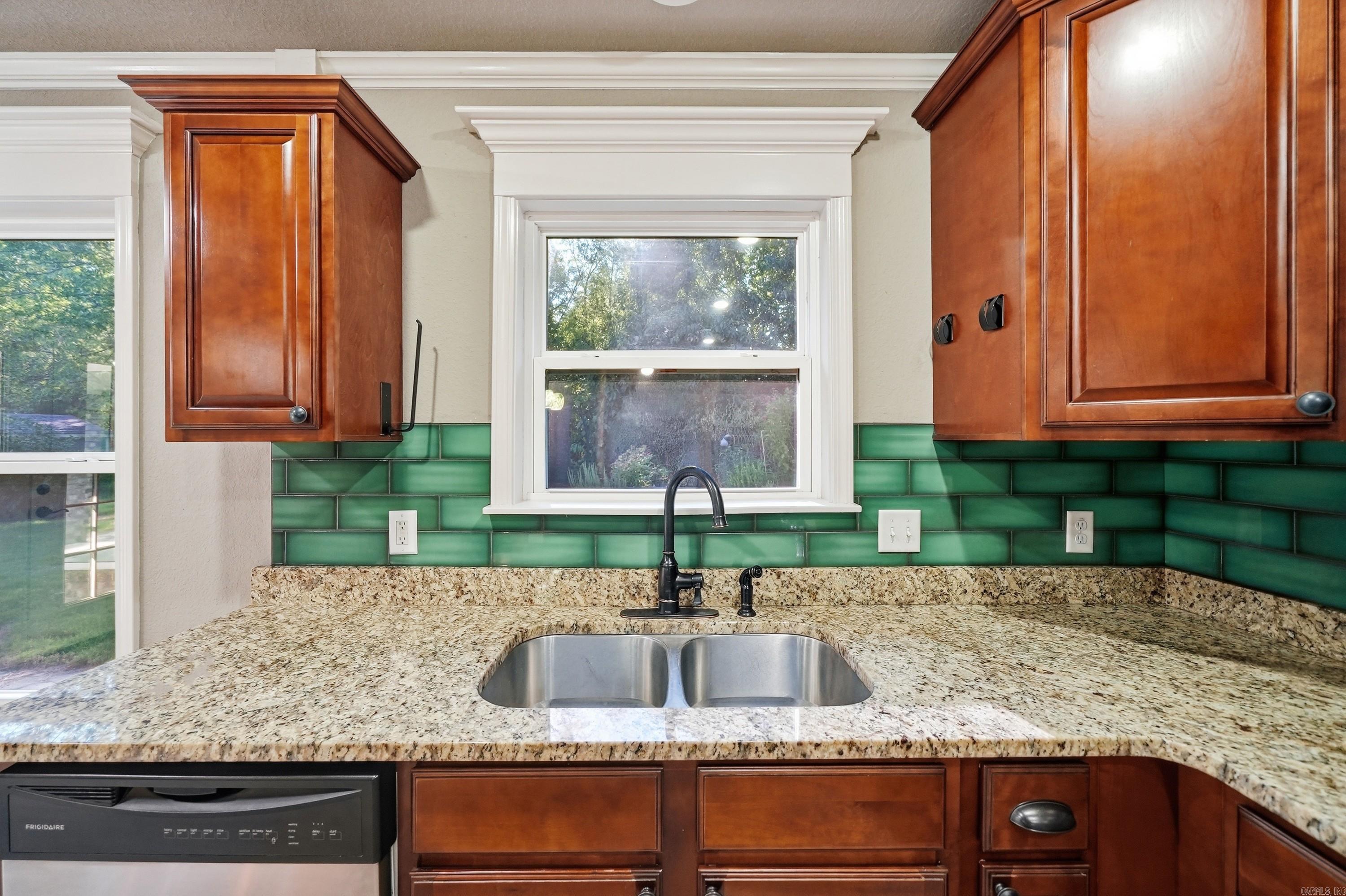 3015 Gladstone Drive Property Photo 16