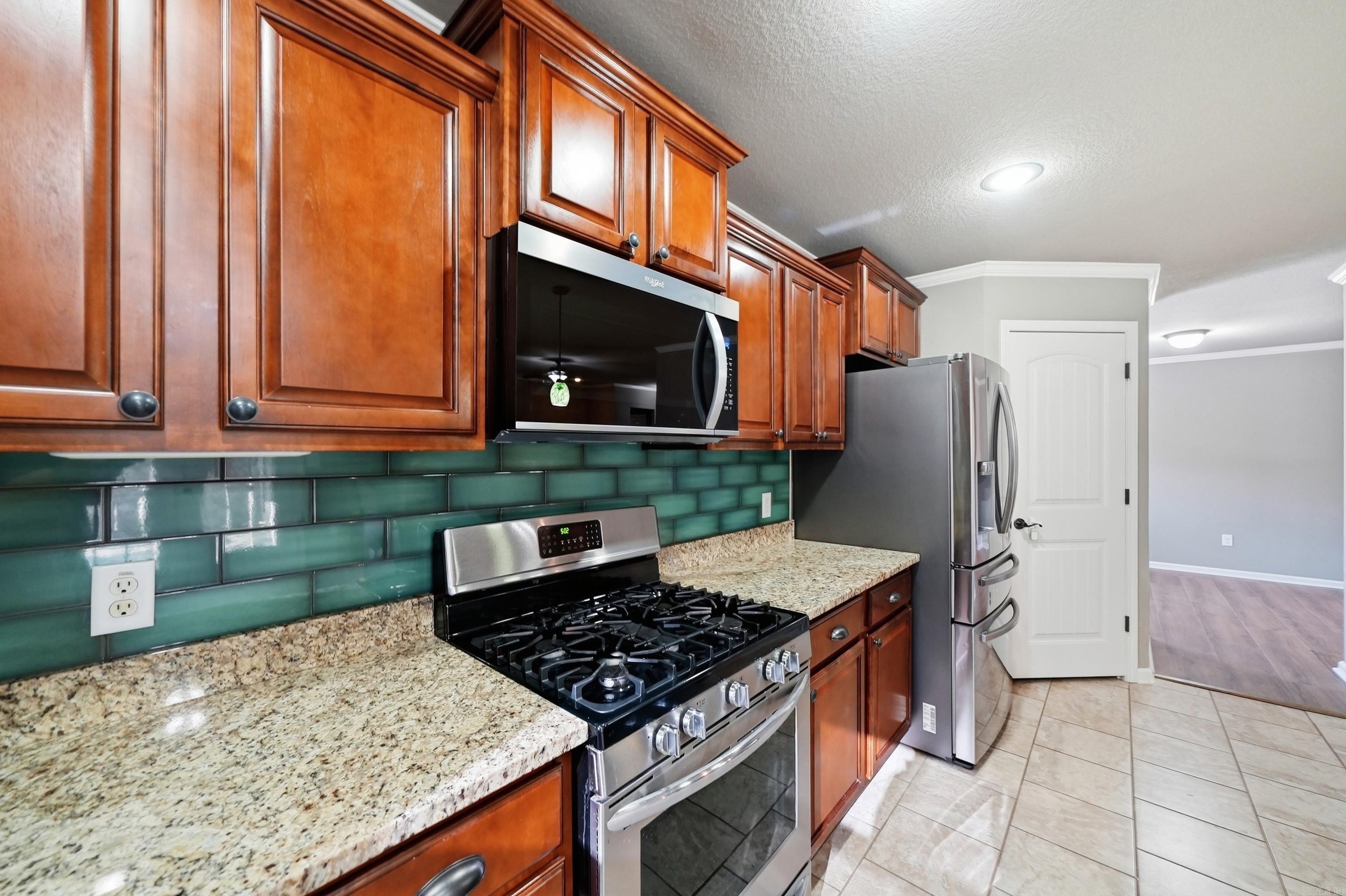 3015 Gladstone Drive Property Photo 17
