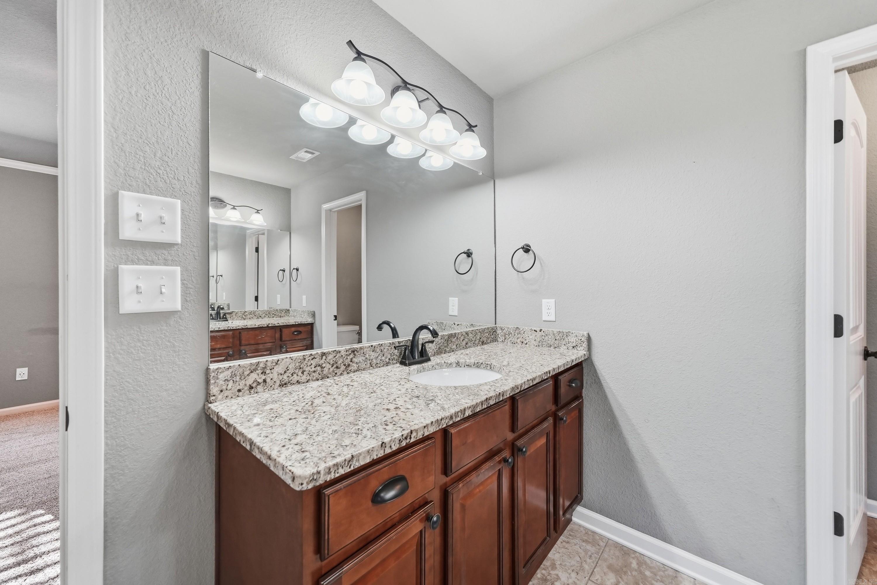 3015 Gladstone Drive Property Photo 25