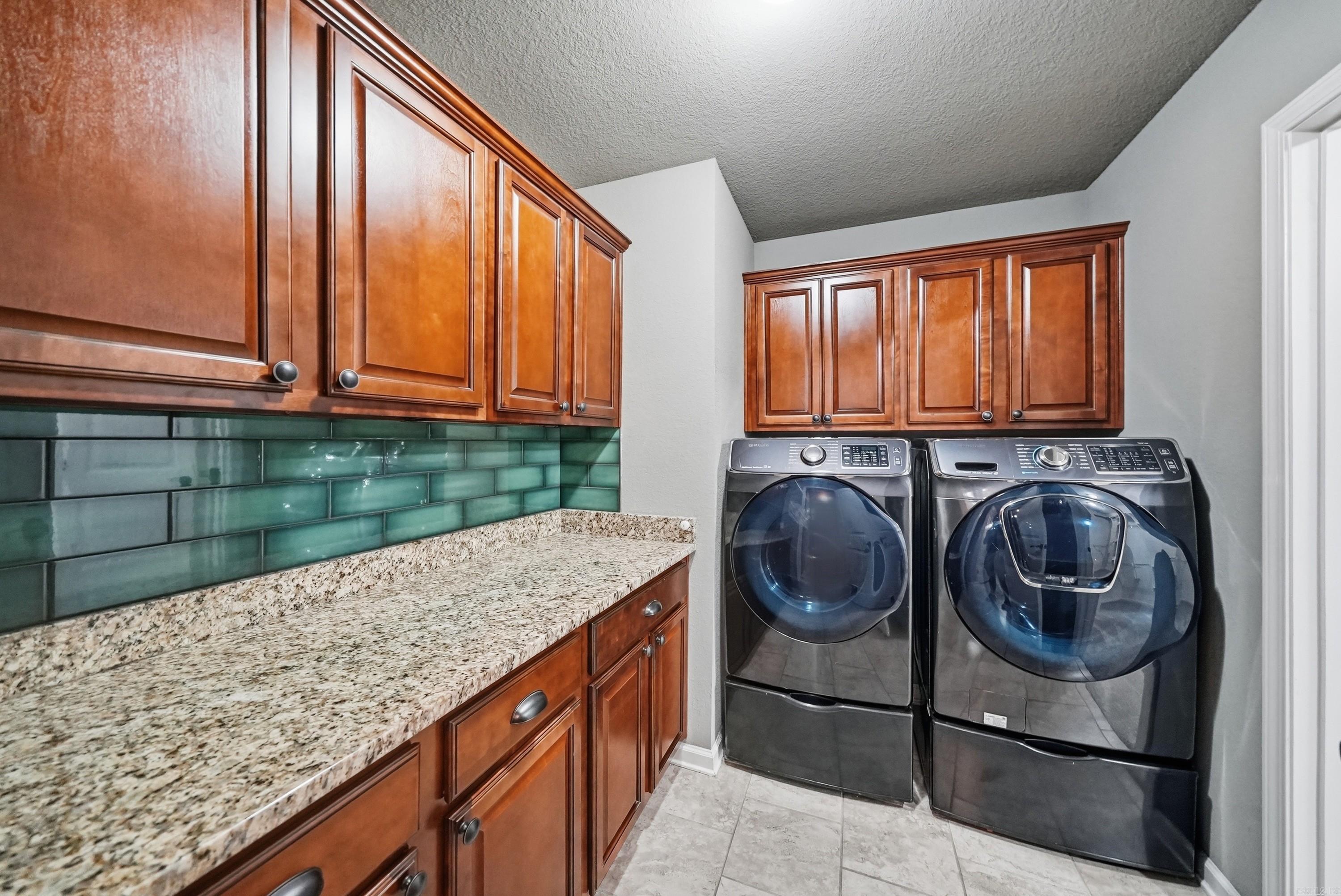3015 Gladstone Drive Property Photo 28