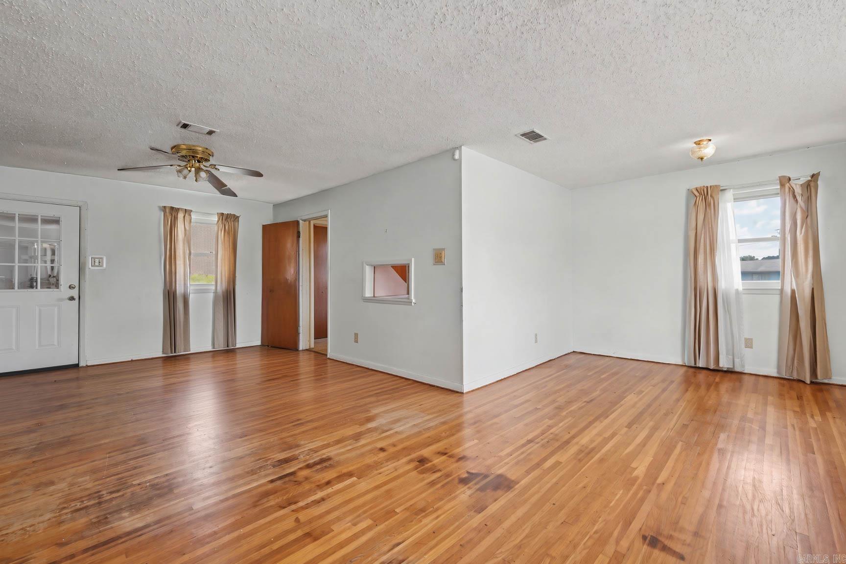 917 S. Hughes Street Property Photo 2