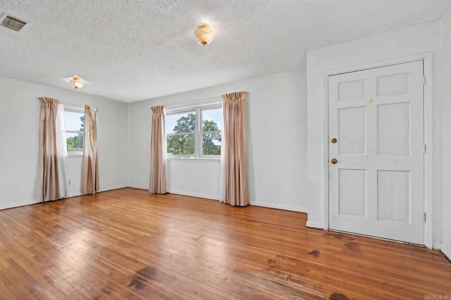 917 S. Hughes Street Property Photo 3