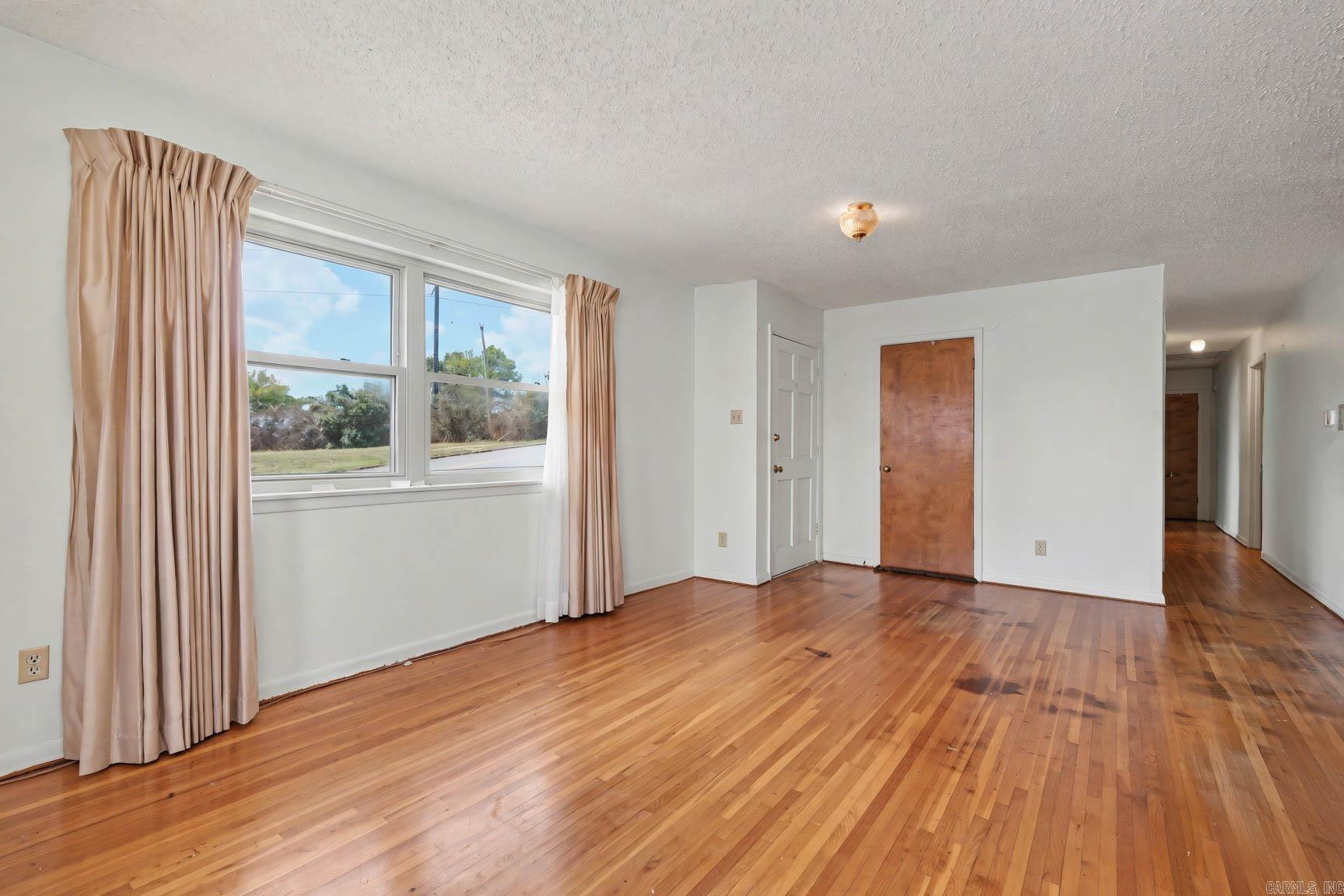 917 S. Hughes Street Property Photo 4