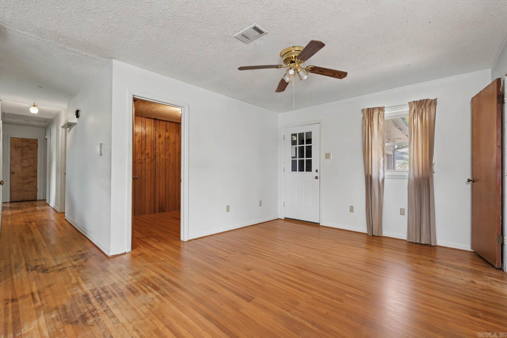 917 S. Hughes Street Property Photo 5