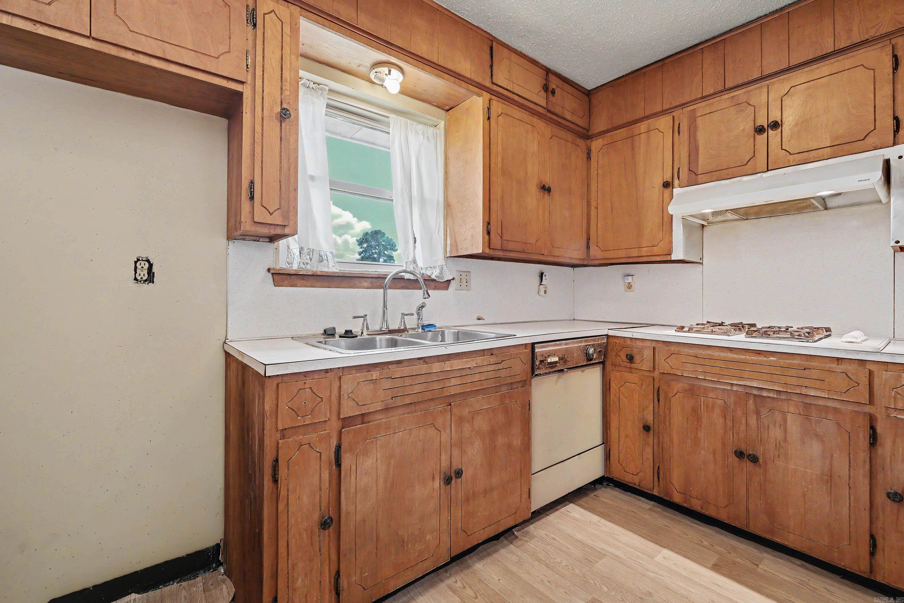 917 S. Hughes Street Property Photo 8