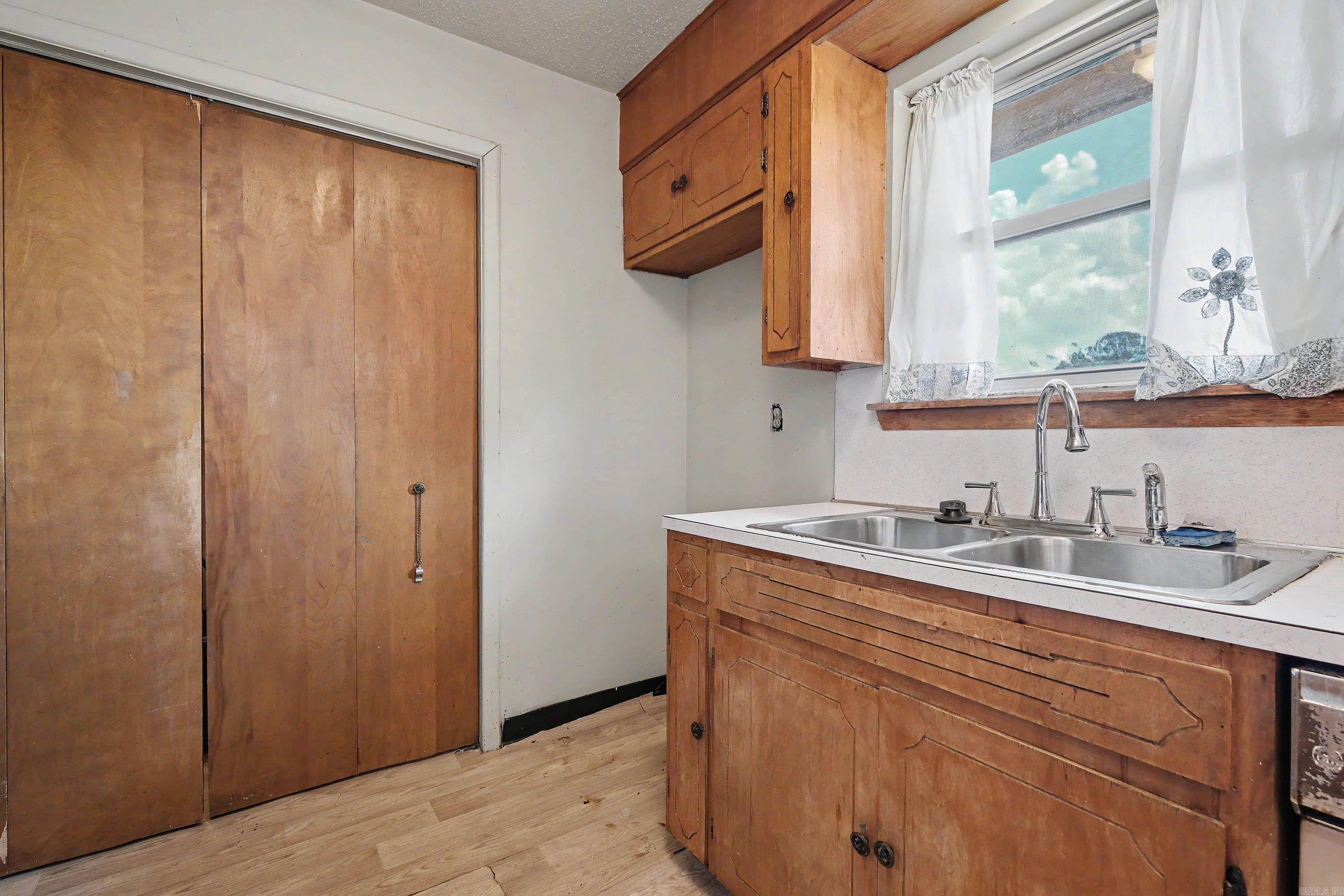 917 S. Hughes Street Property Photo 10