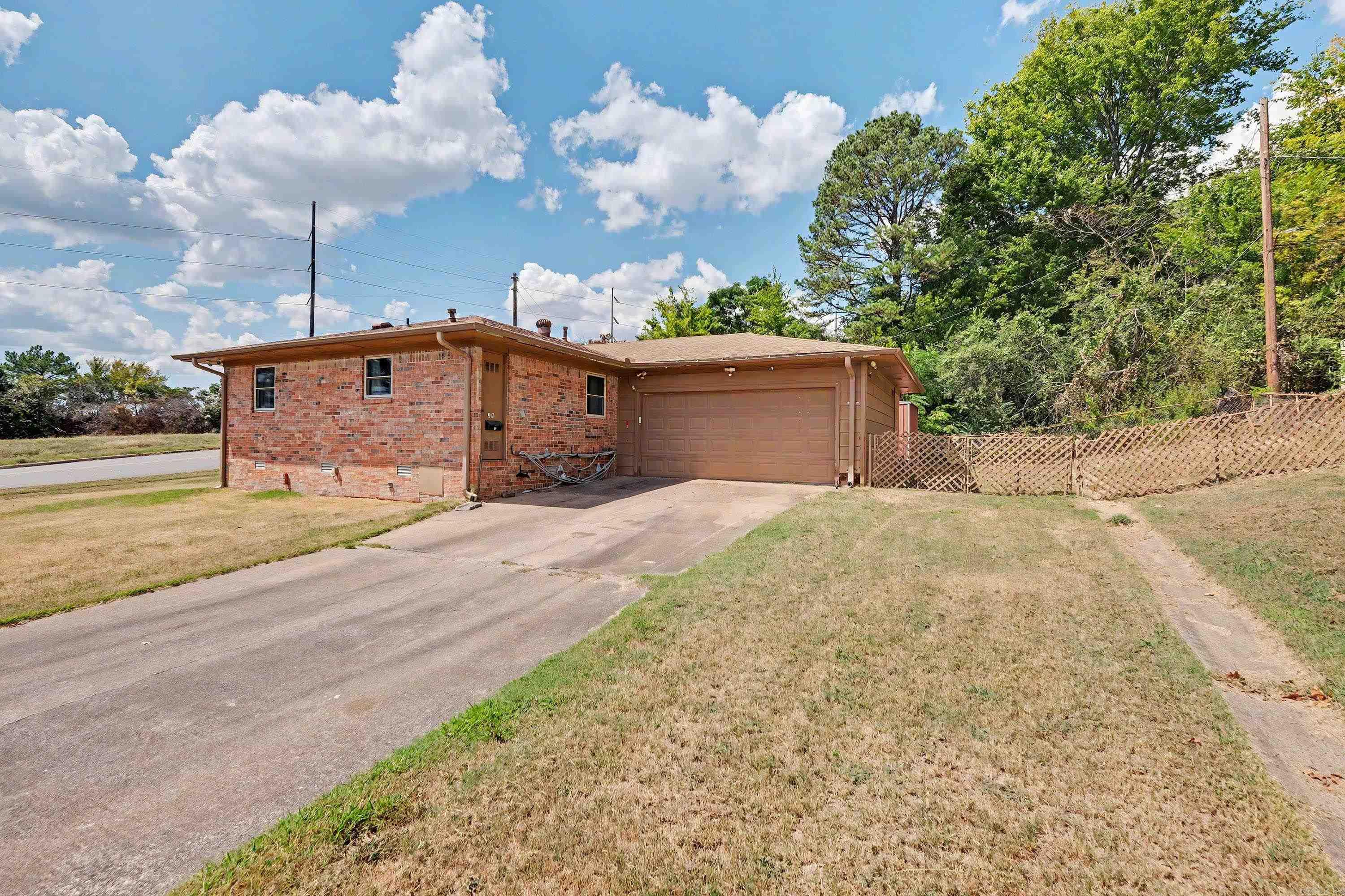 917 S. Hughes Street Property Photo 32
