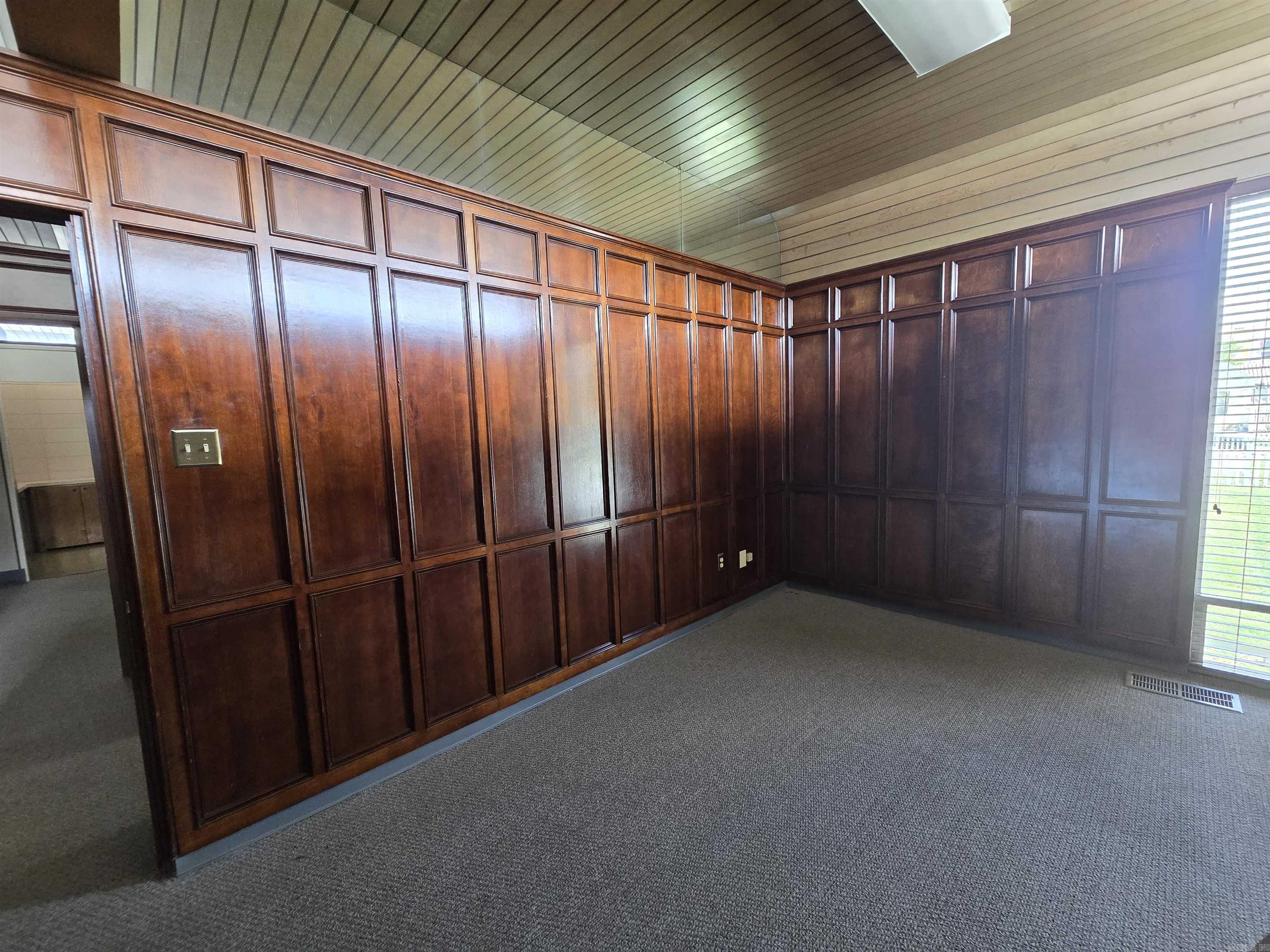 916 Garland Street Property Photo 4