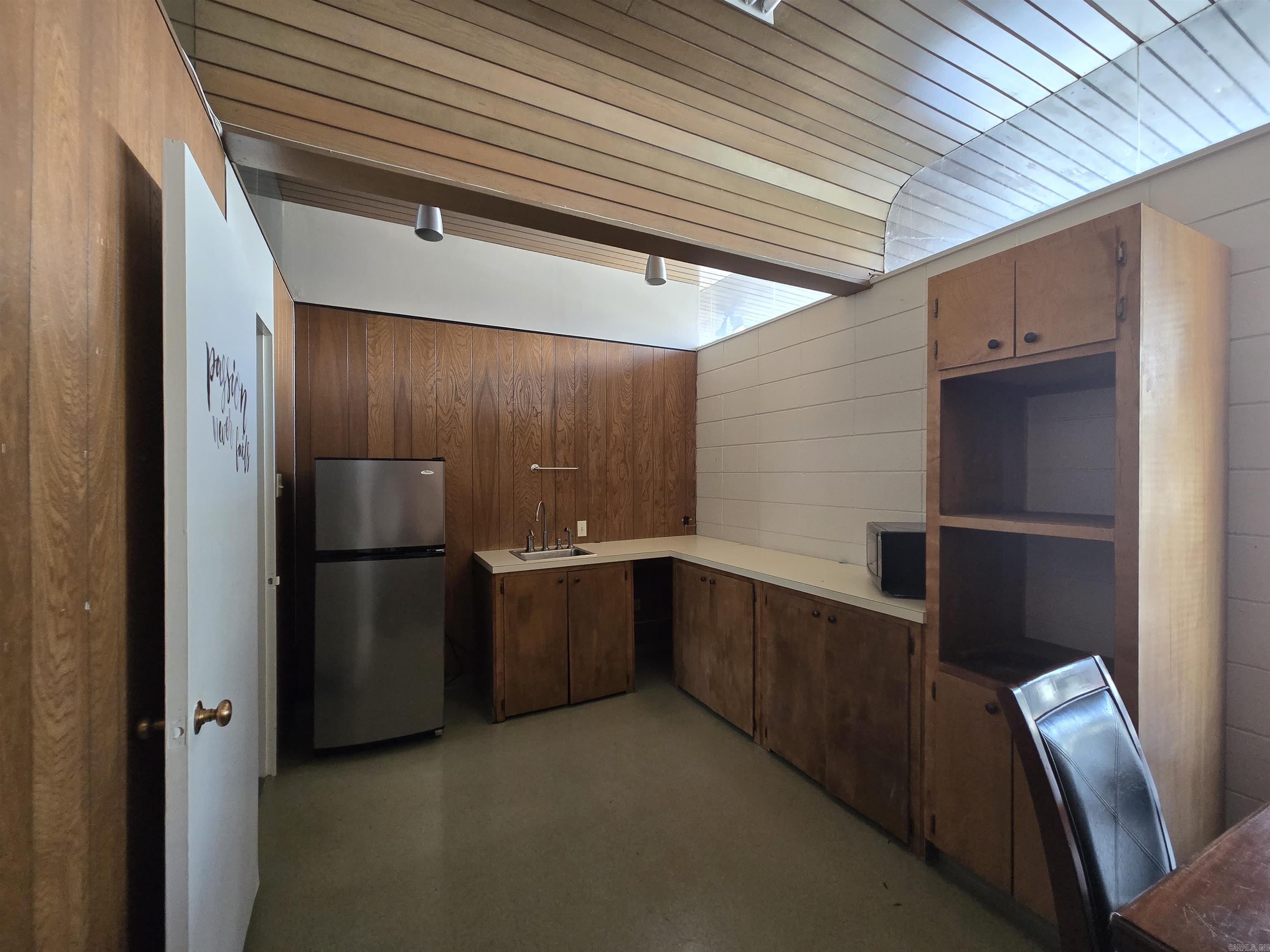 916 Garland Street Property Photo 13