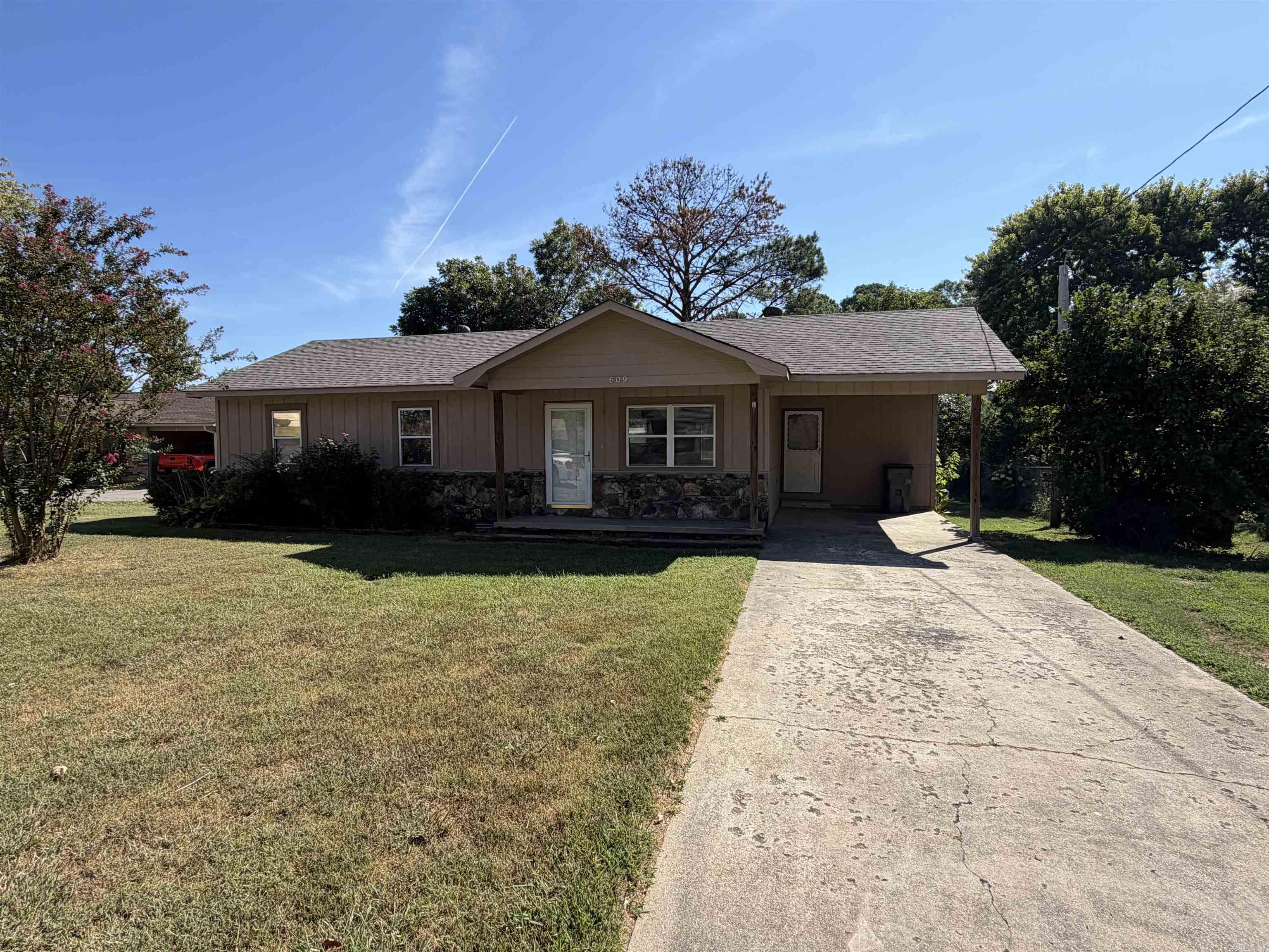 609 Linda Lane Property Photo 1