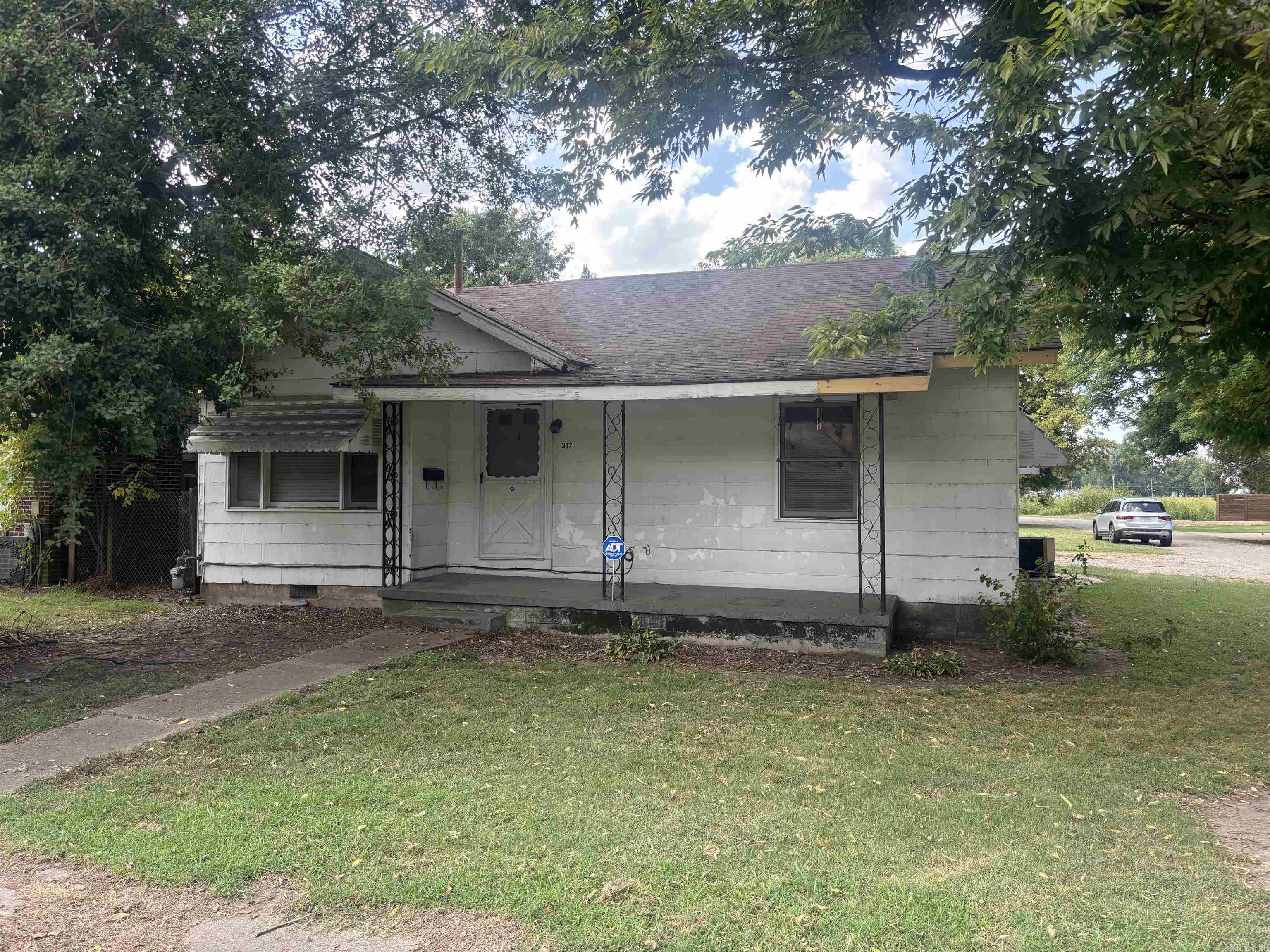 317 W Main Street Property Photo 1