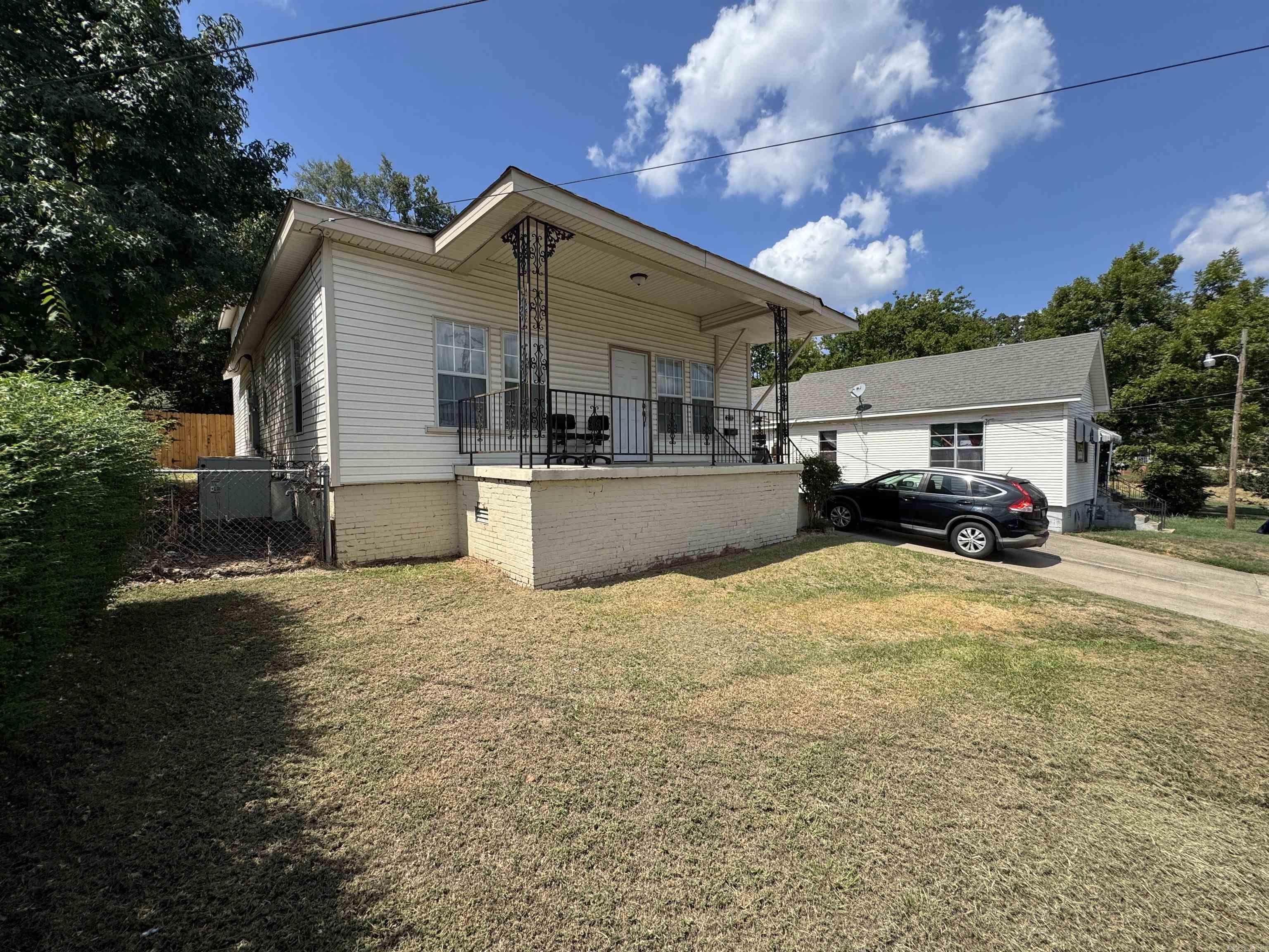 2714 S Spring Street Property Photo 4