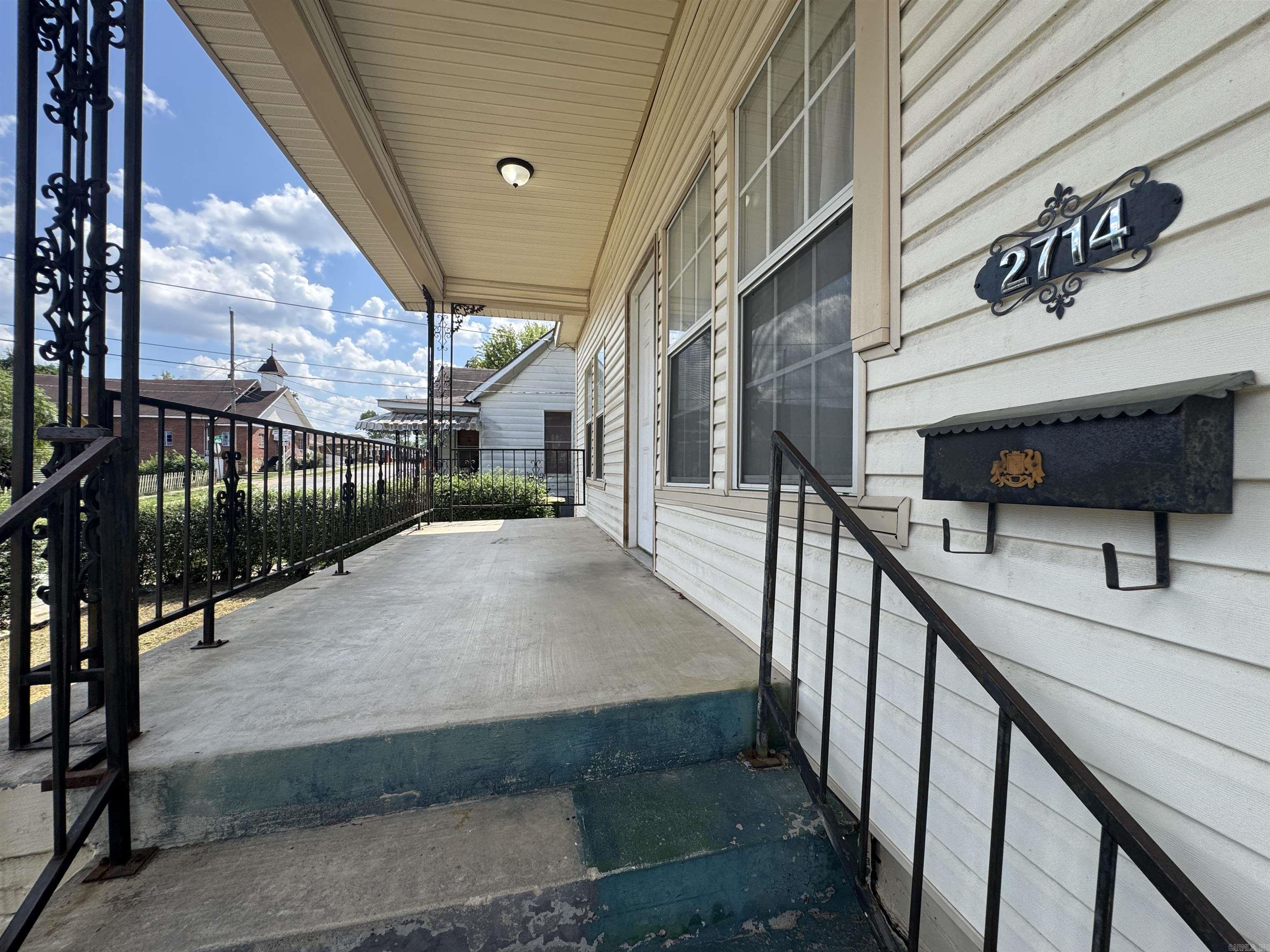2714 S Spring Street Property Photo 6