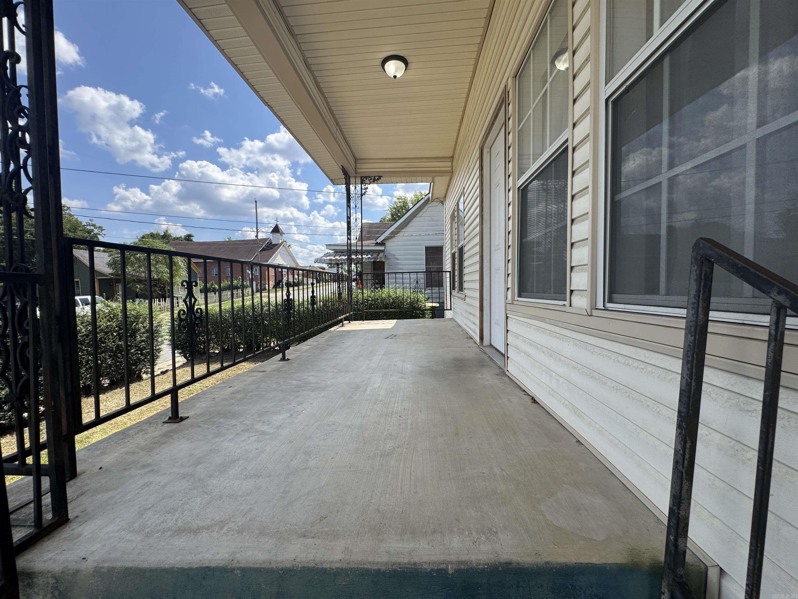 2714 S Spring Street Property Photo 7