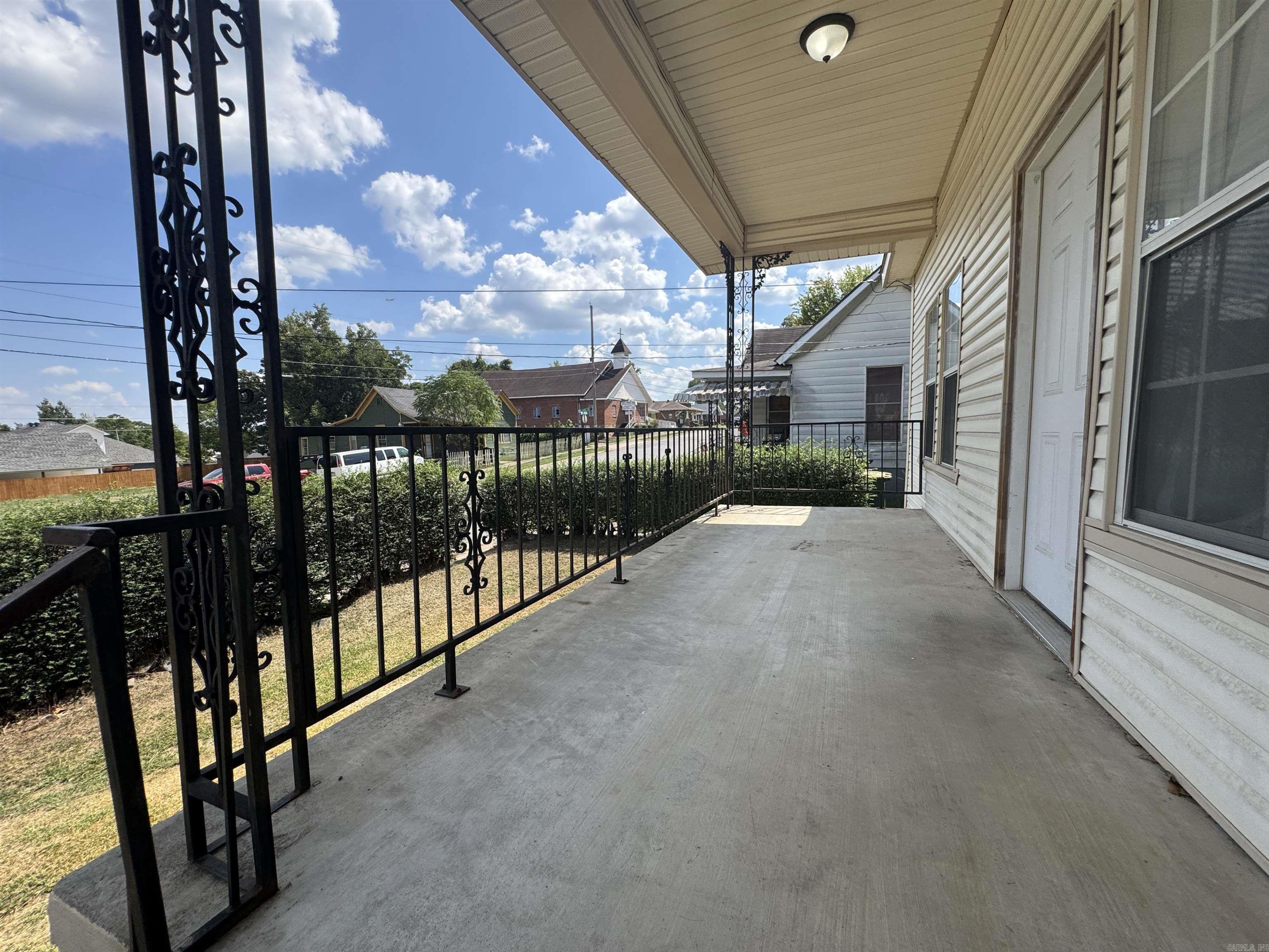 2714 S Spring Street Property Photo 8