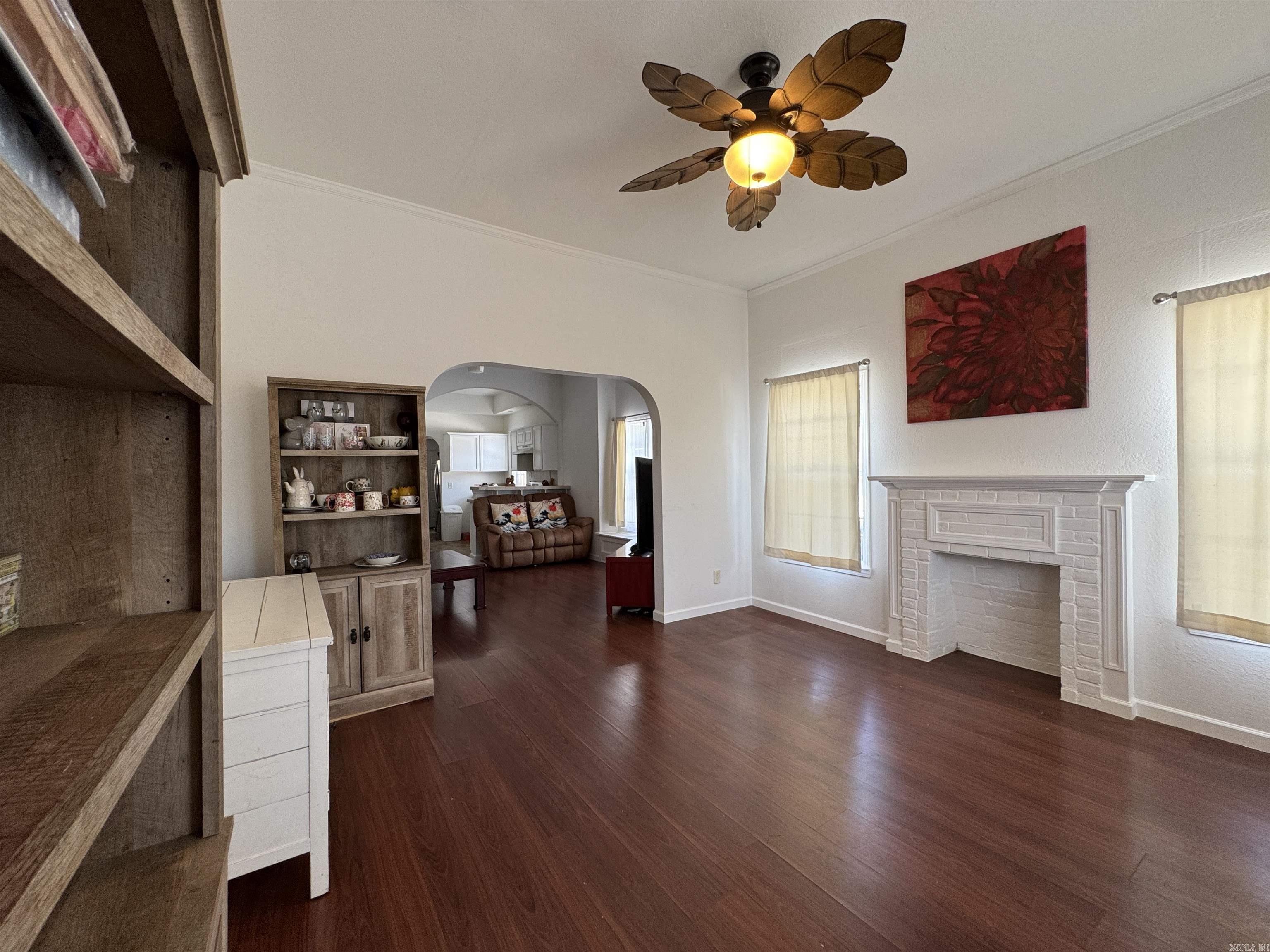 2714 S Spring Street Property Photo 10