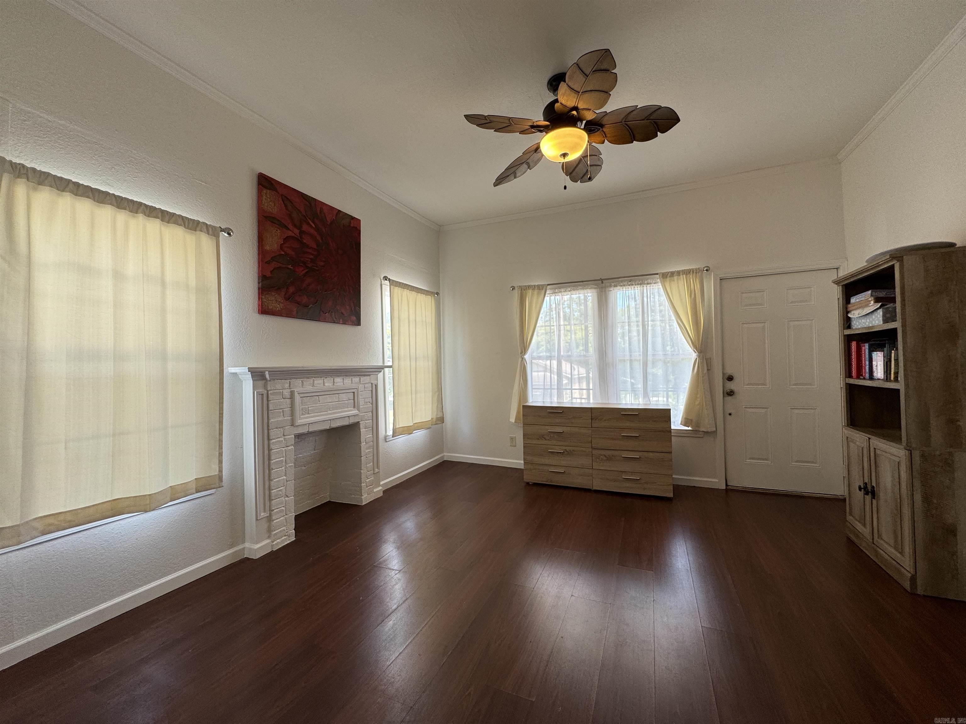 2714 S Spring Street Property Photo 11
