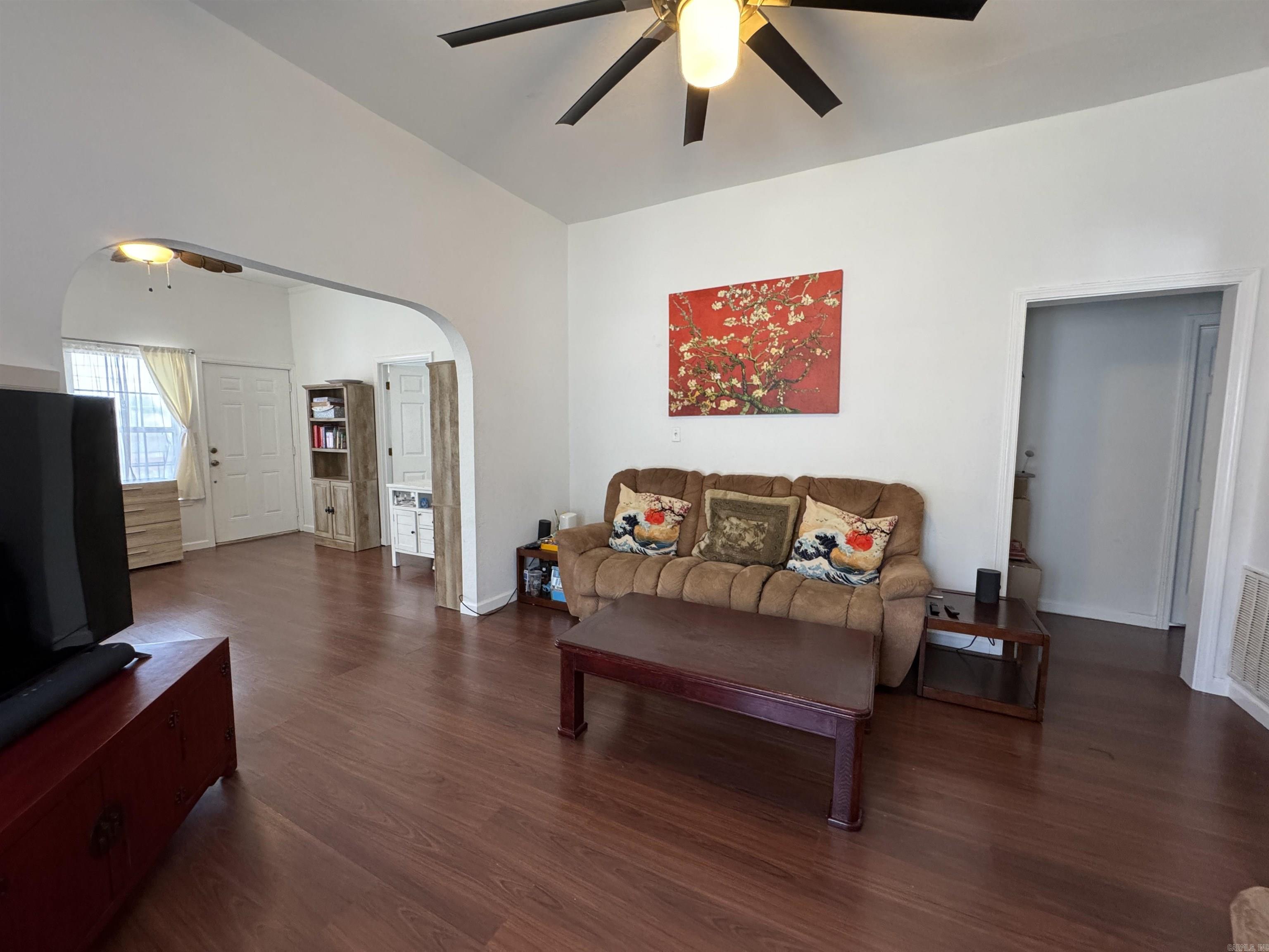 2714 S Spring Street Property Photo 18