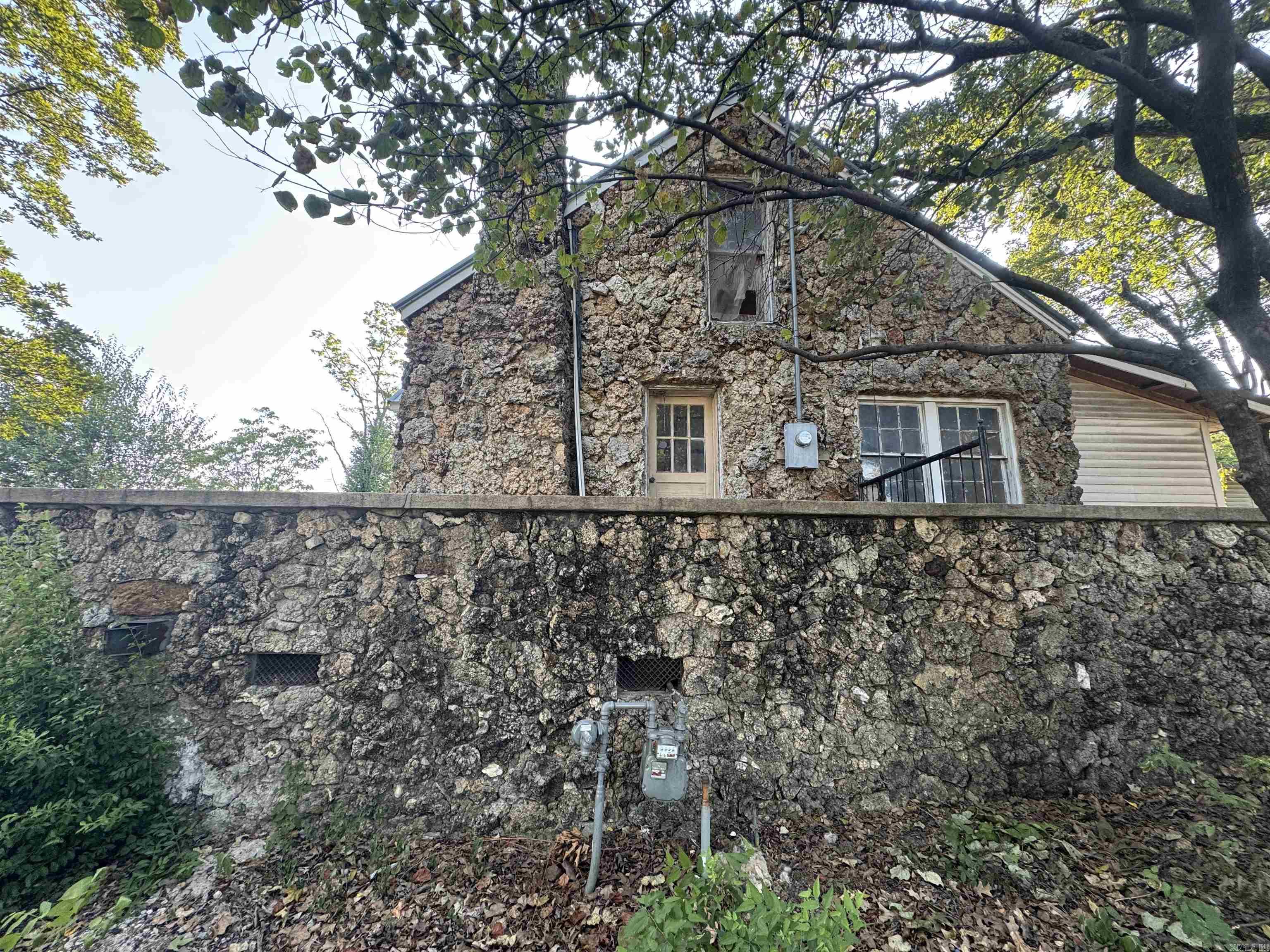 2 Triangle Lane Property Photo 3