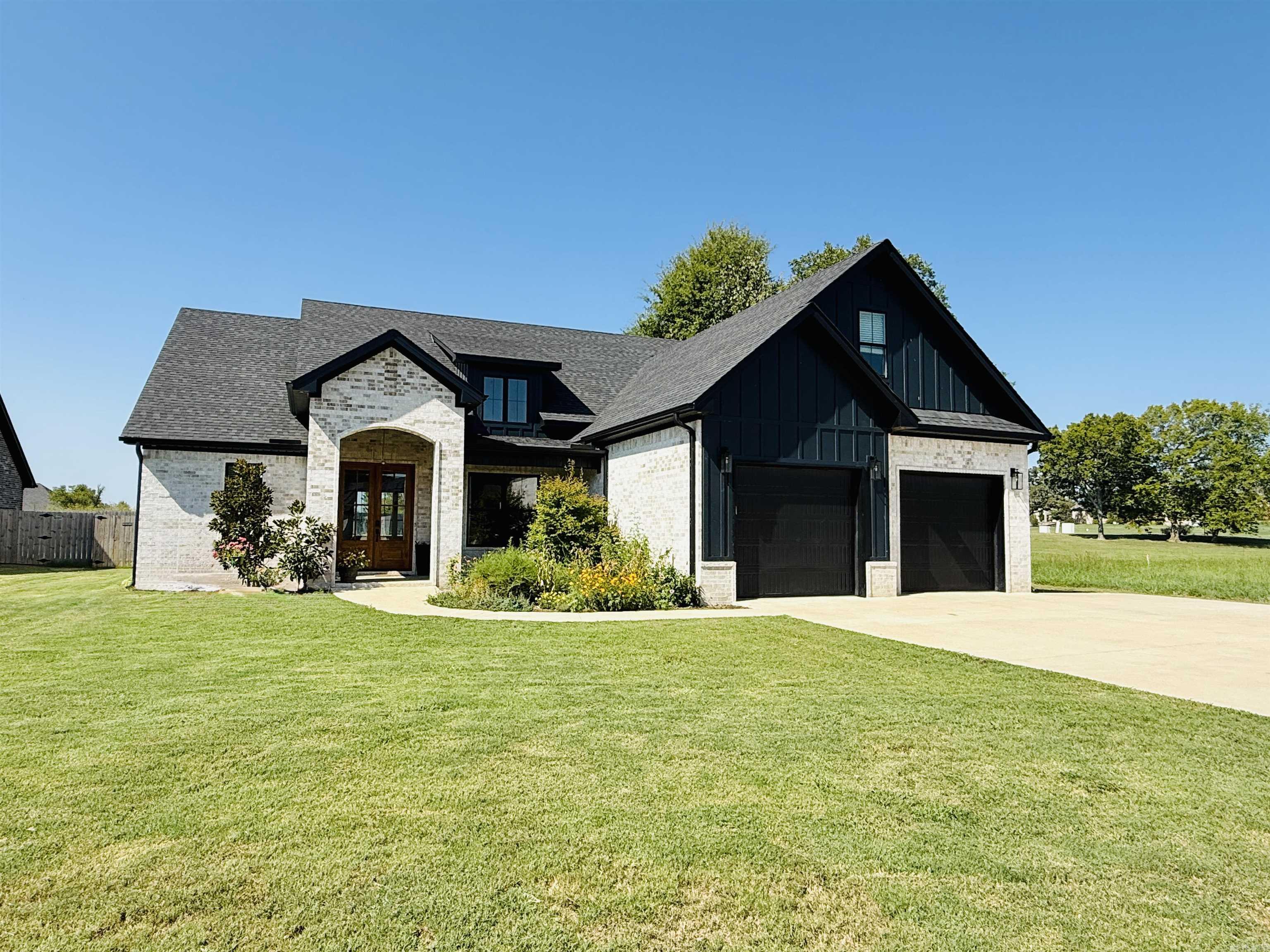 22 River Cliff Drive Property Photo 1
