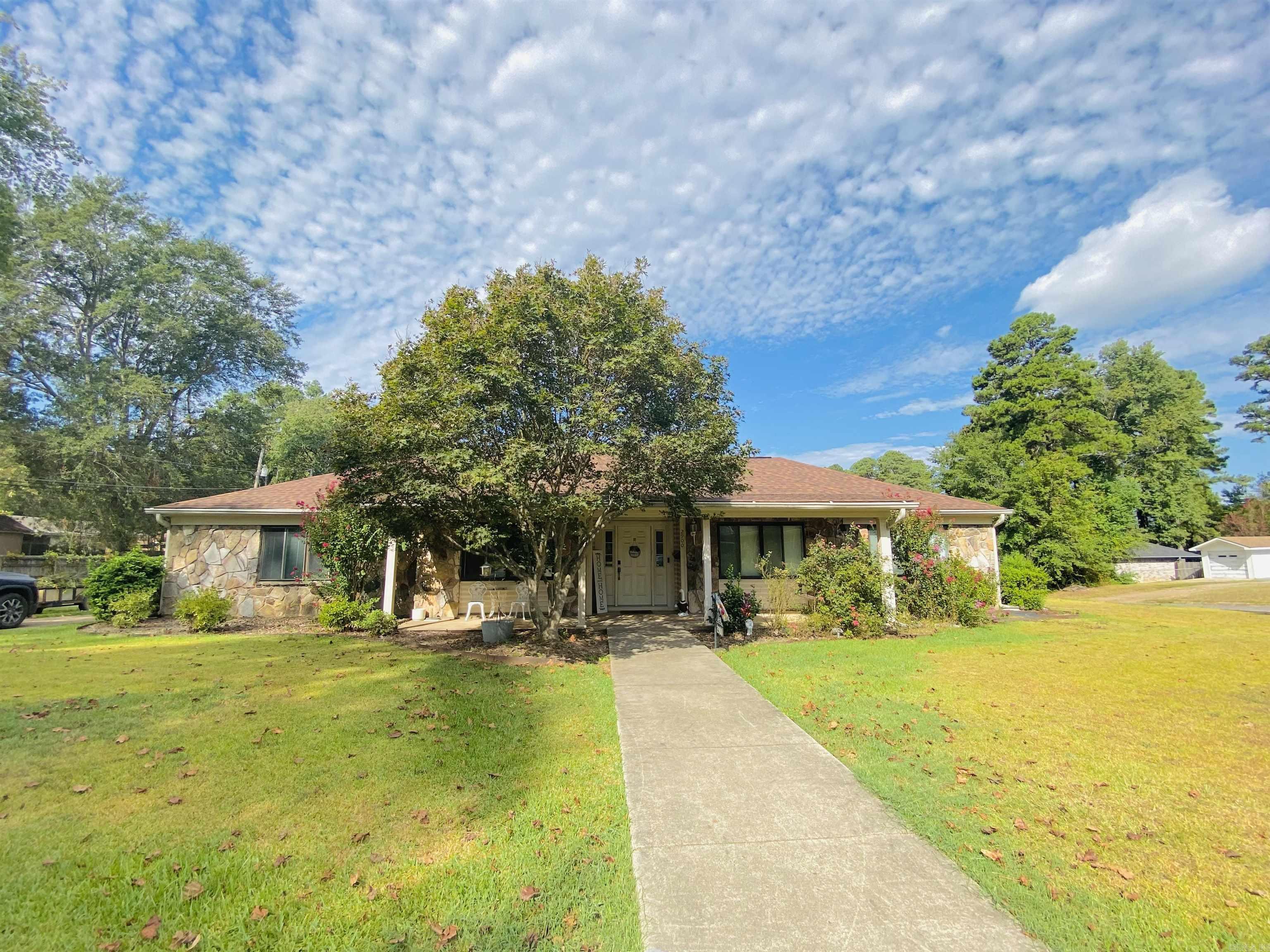 2900 Cherokee Property Photo 1