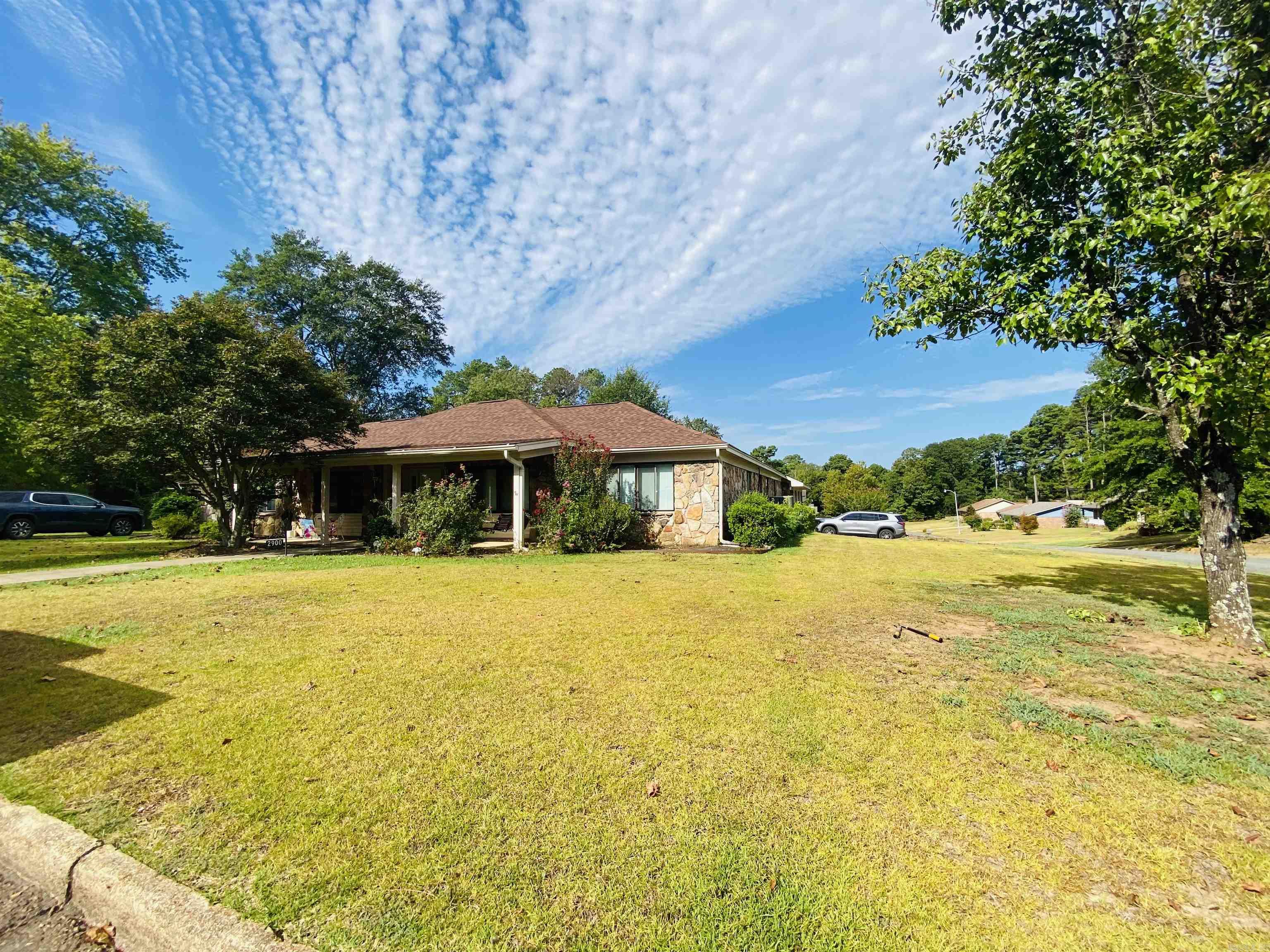 2900 Cherokee Property Photo 4