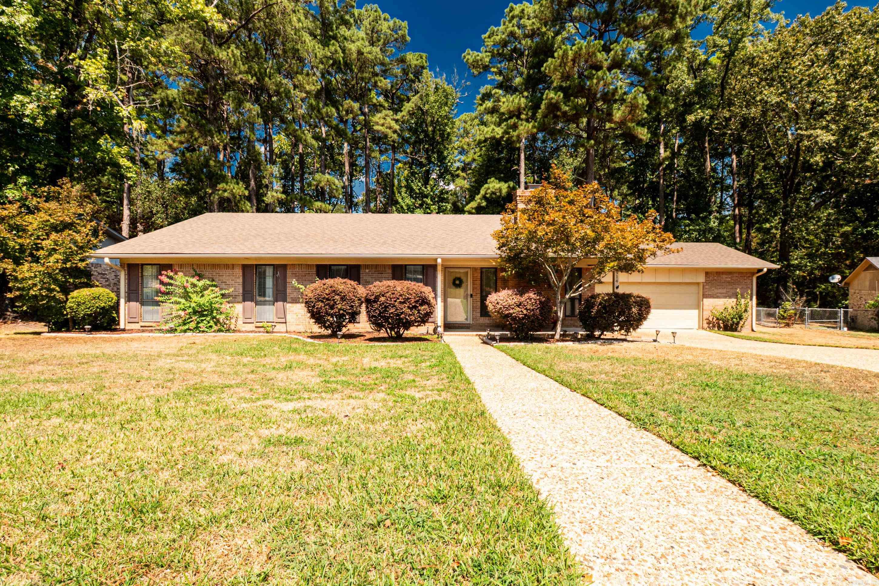 1914 Ridgewood Dr Property Photo 1