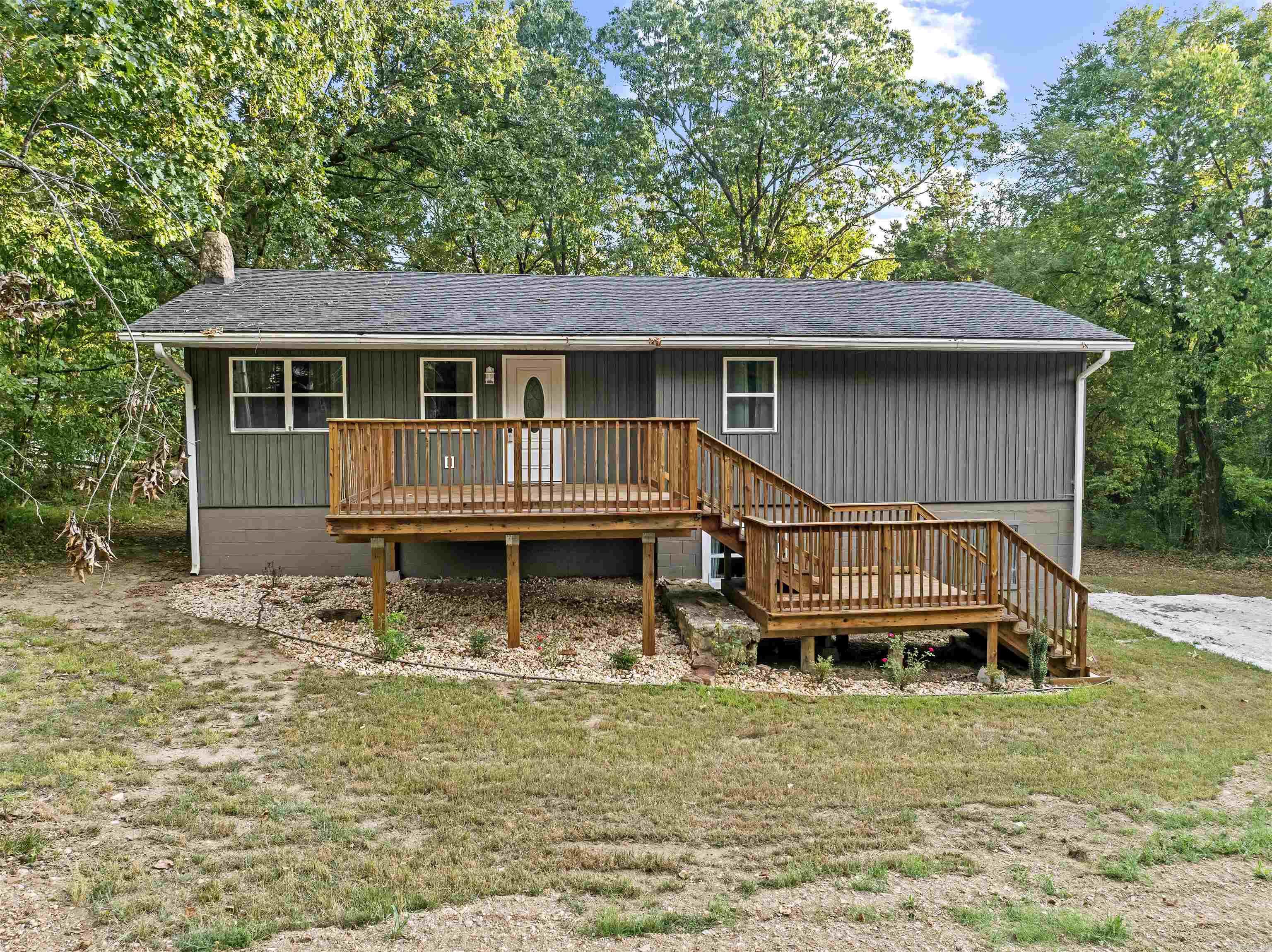 140 Cardinal Lane Property Photo 1