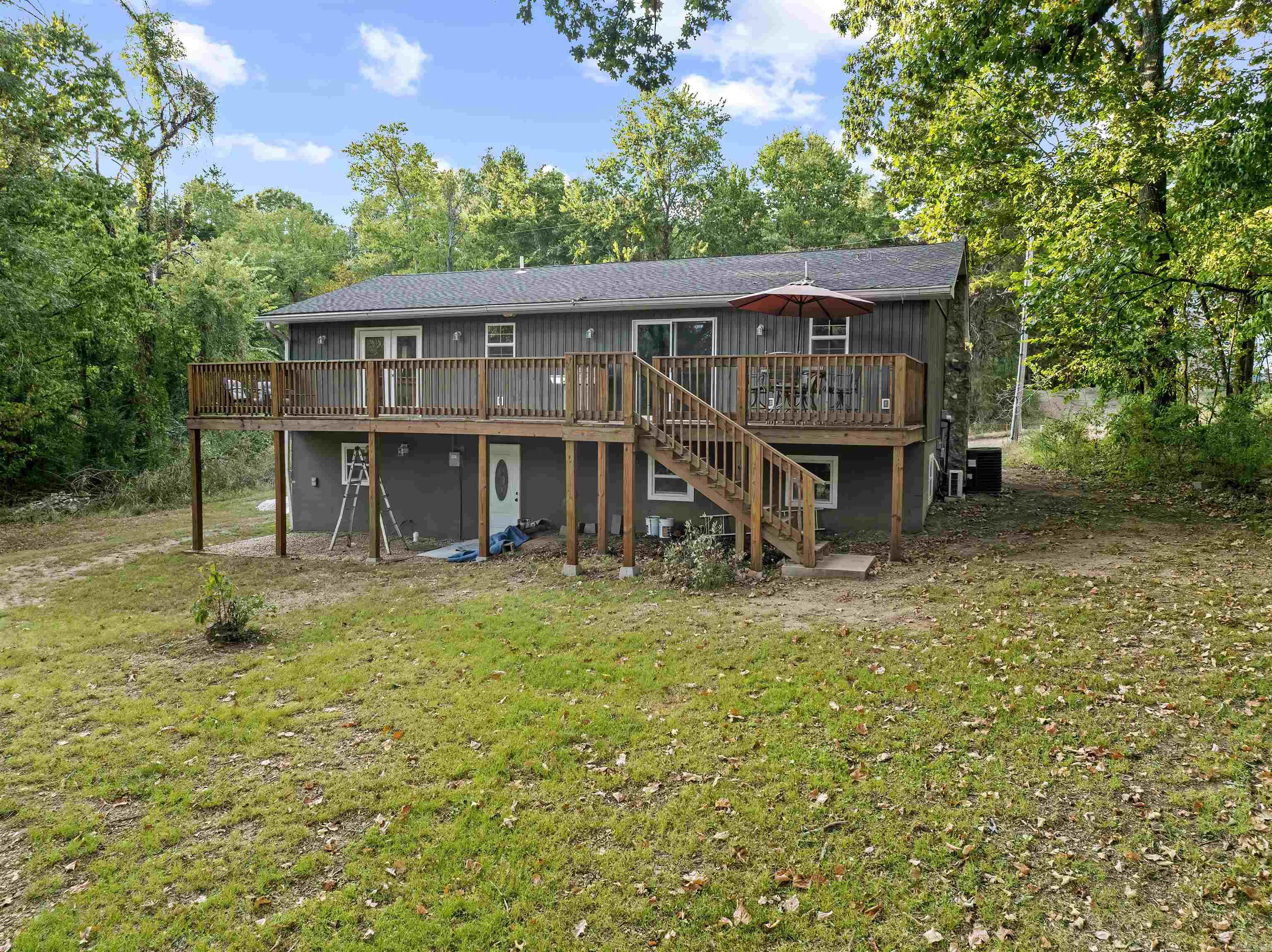 140 Cardinal Lane Property Photo 3