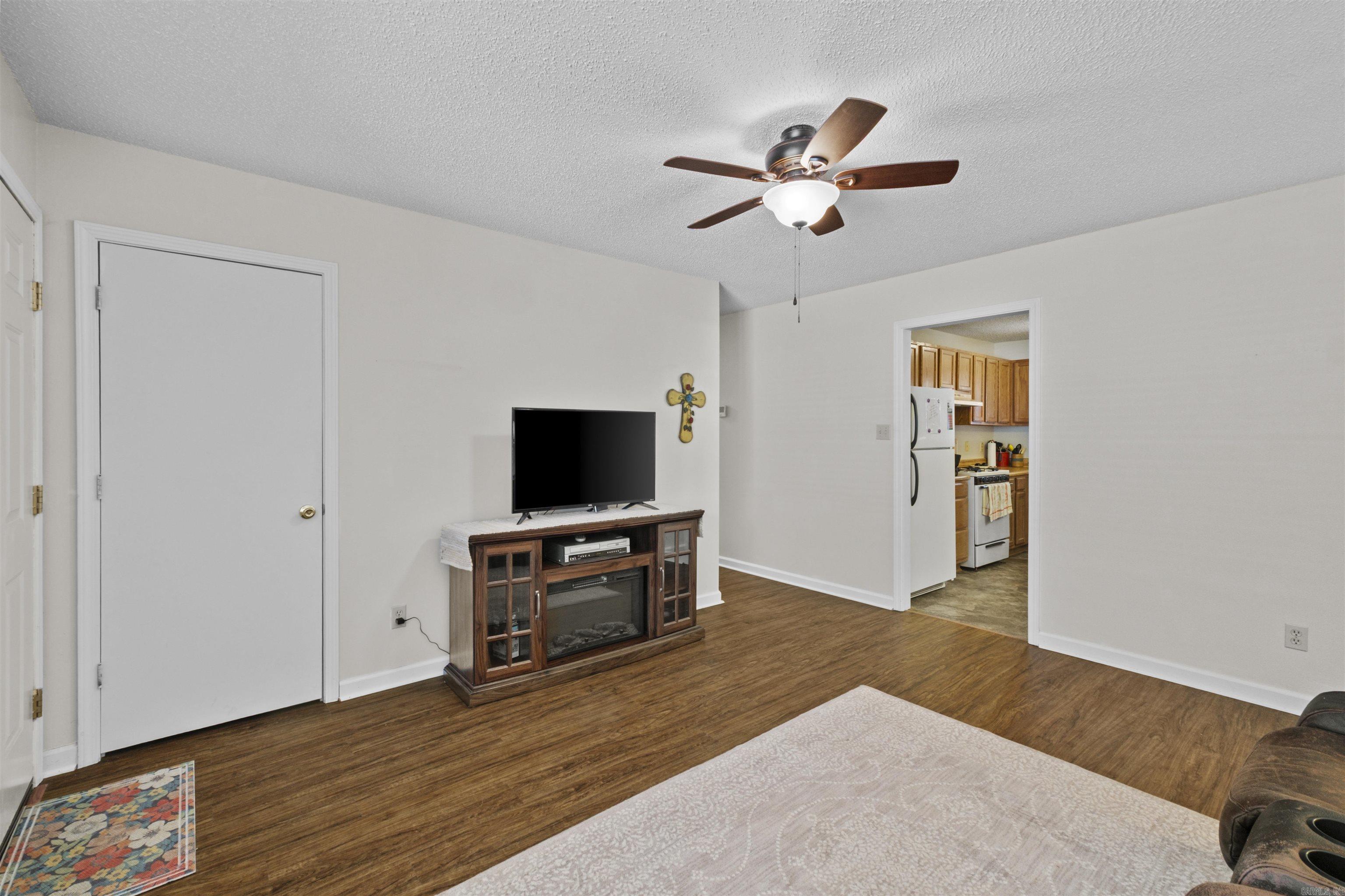 11 High Oak Cove Property Photo 6