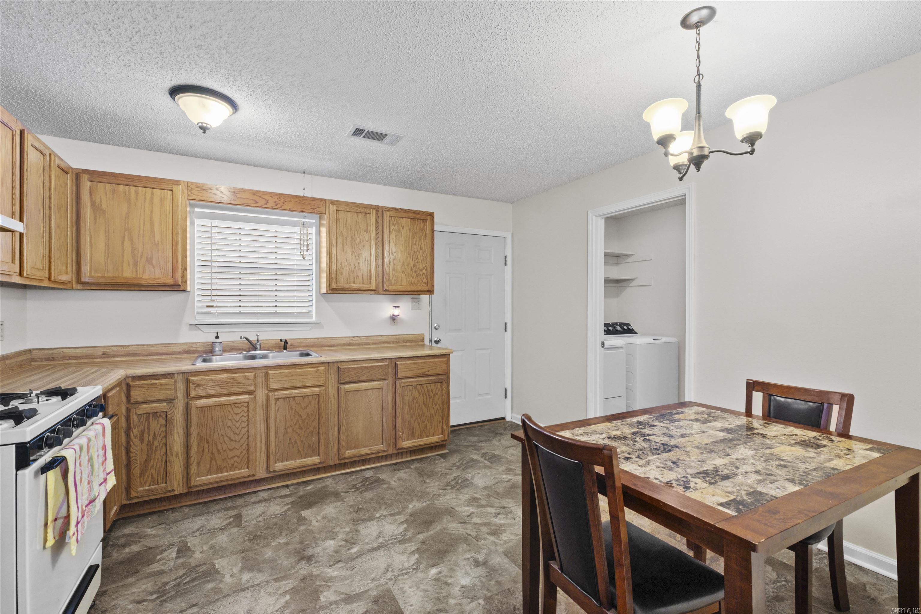11 High Oak Cove Property Photo 9