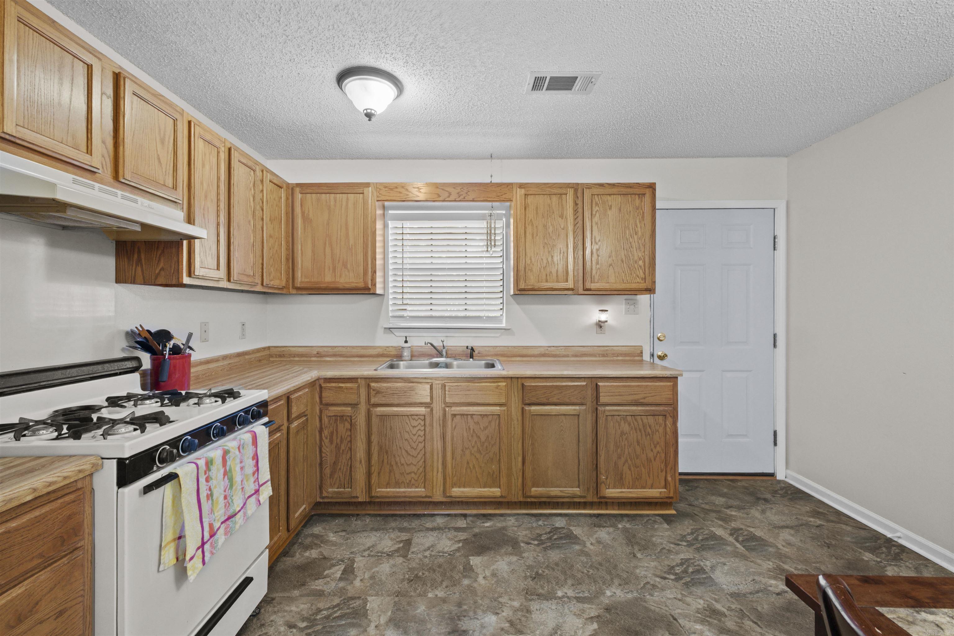 11 High Oak Cove Property Photo 10