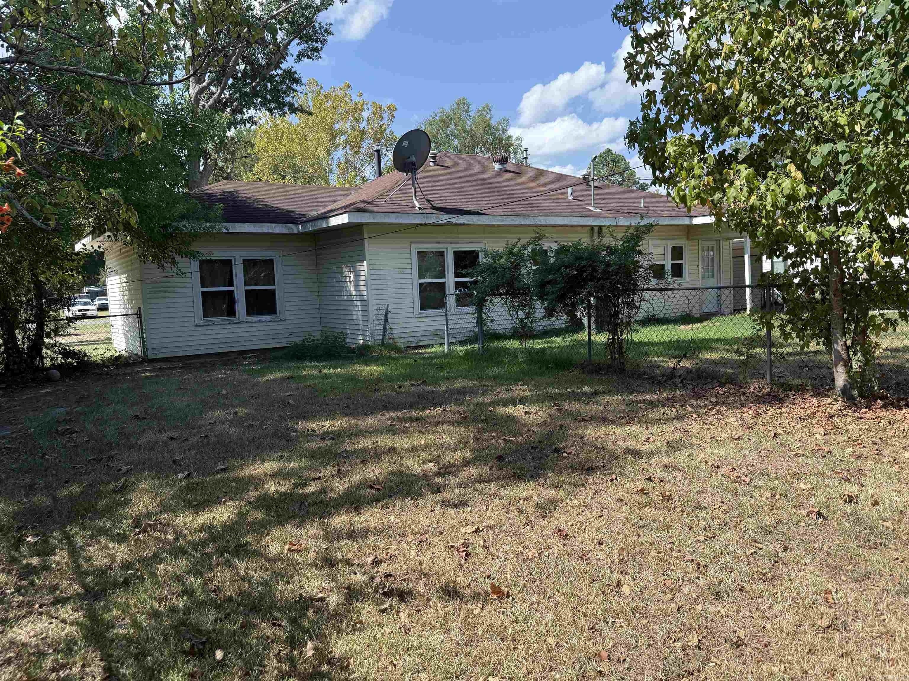 208 W 8th St Property Photo 16