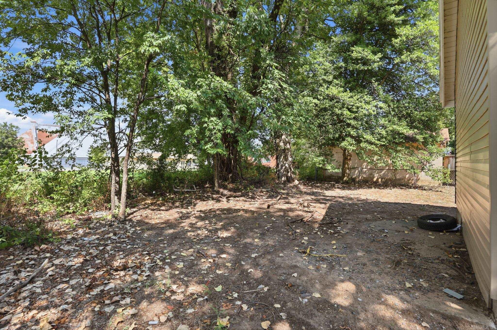 2307 E 2nd Street Property Photo 34