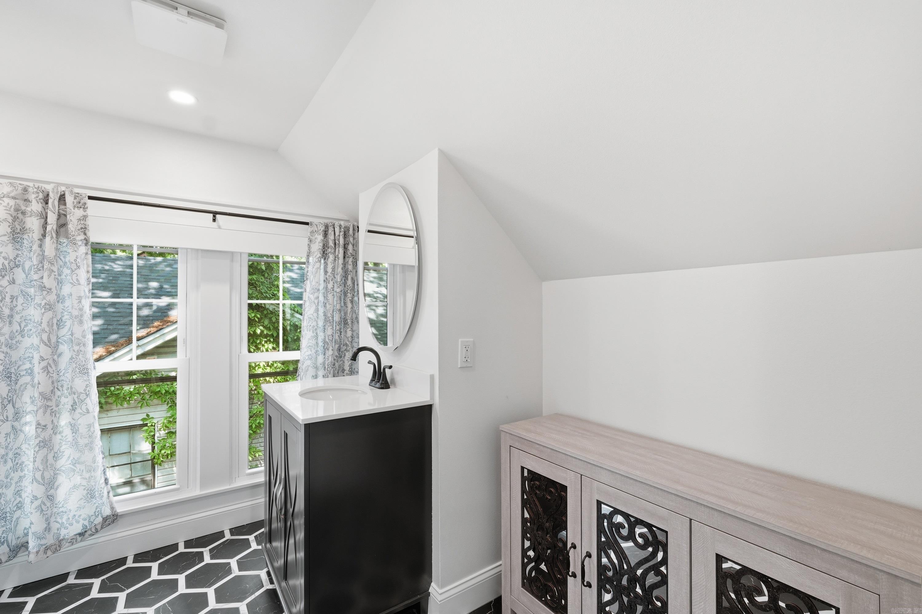 5117 Cantrell Road Property Photo 29