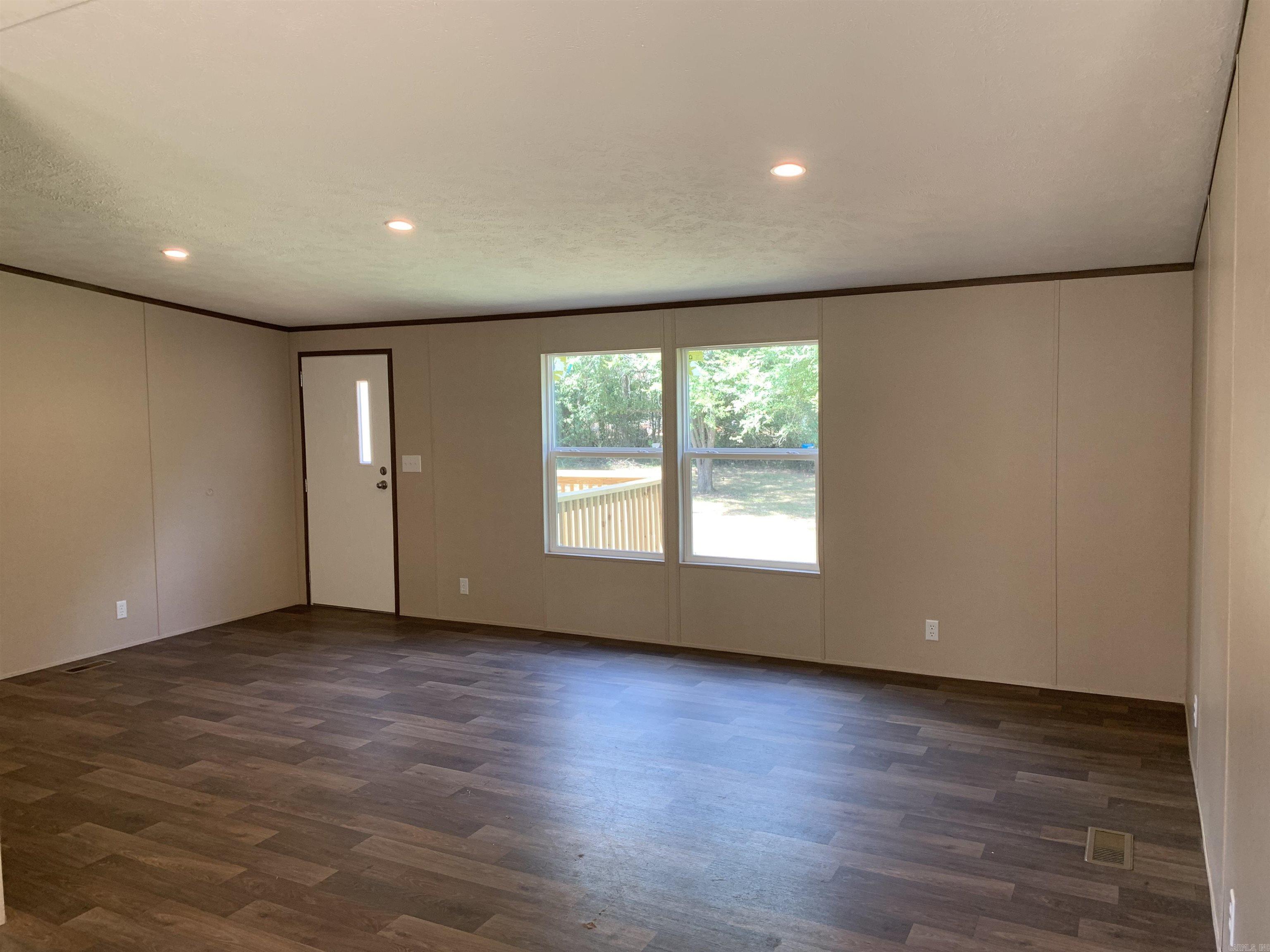 1005 S Bradley Street Property Photo 4