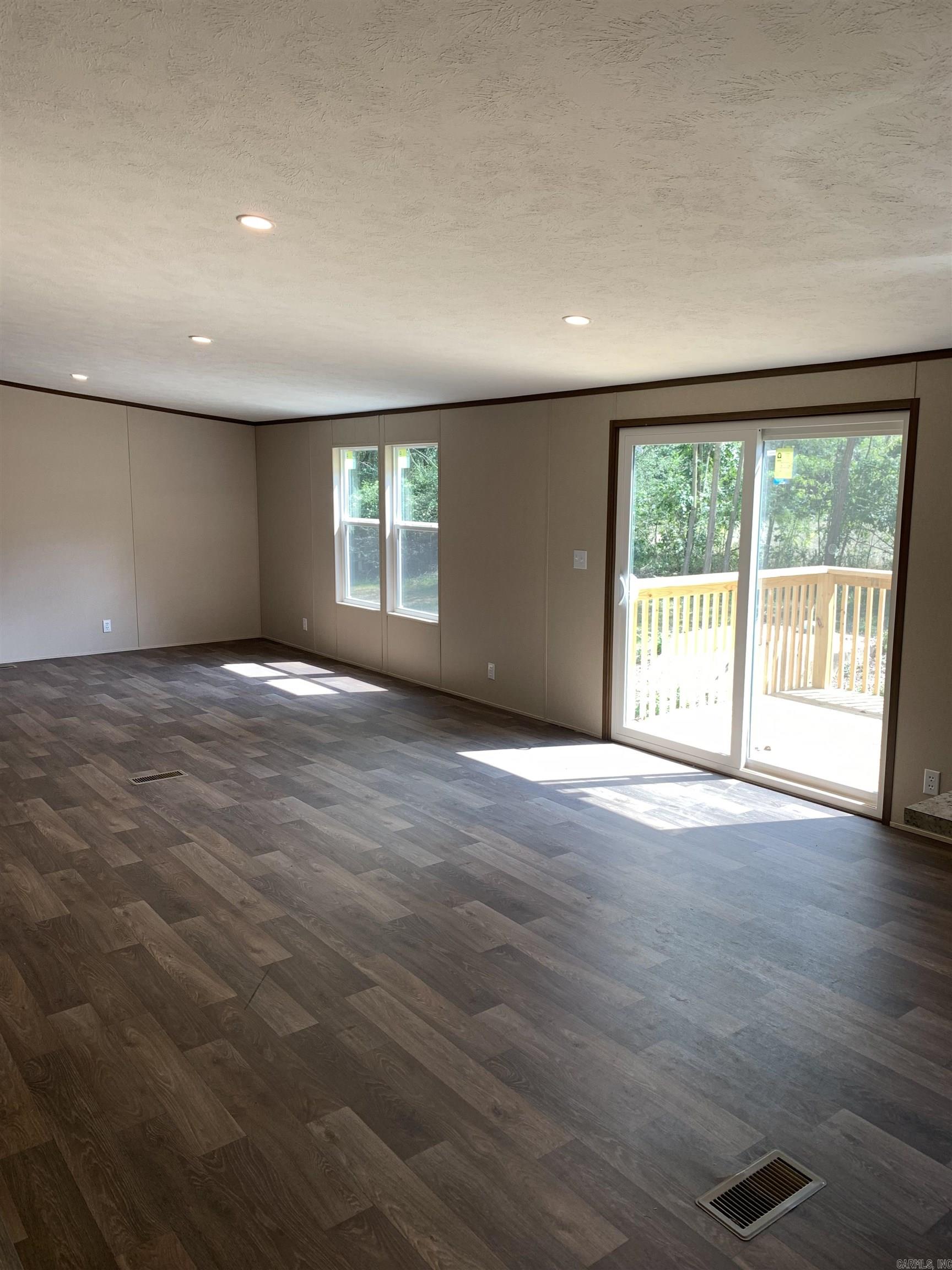 1005 S Bradley Street Property Photo 7