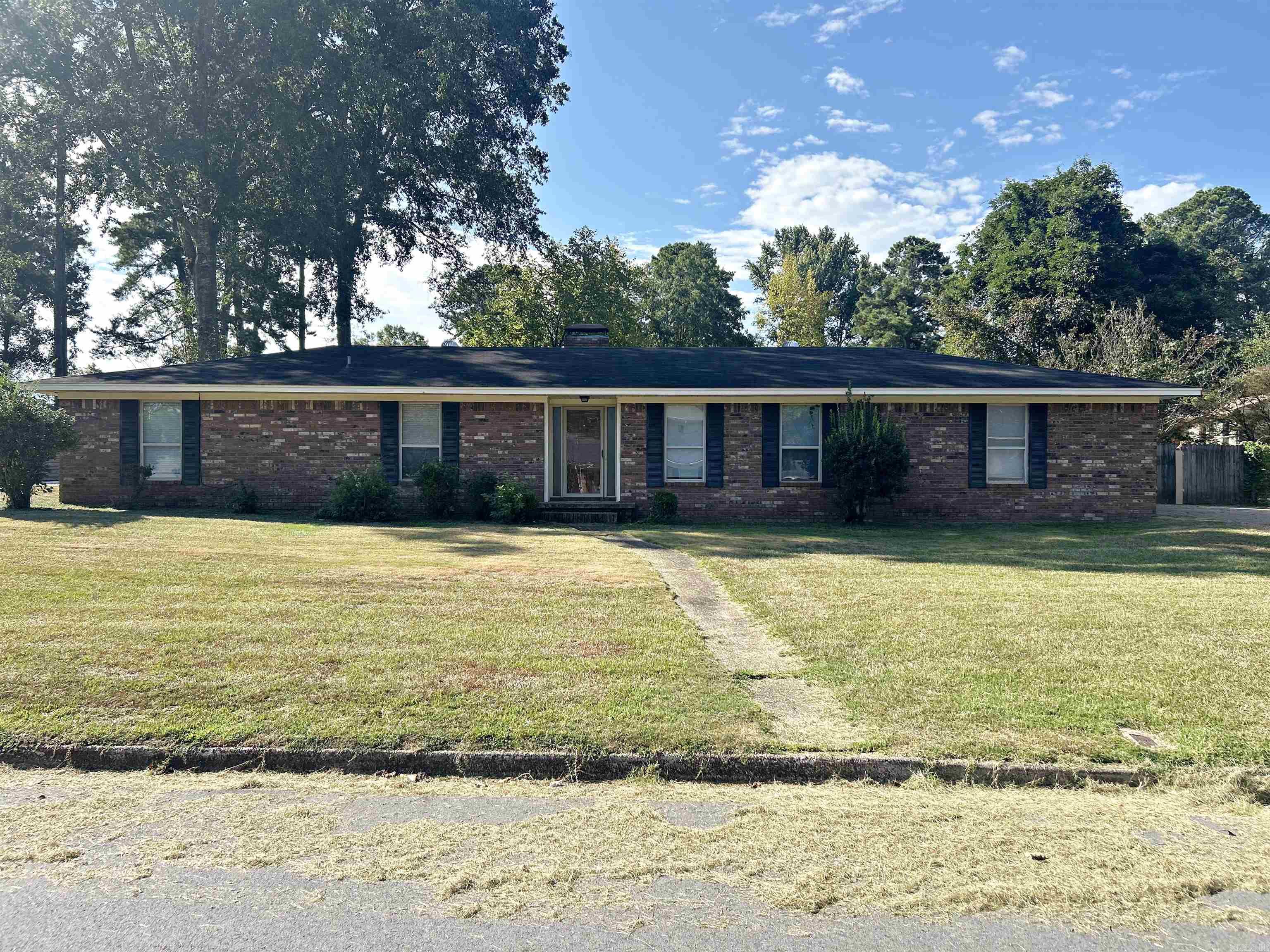 2707 Lynwood Drive Property Photo 1