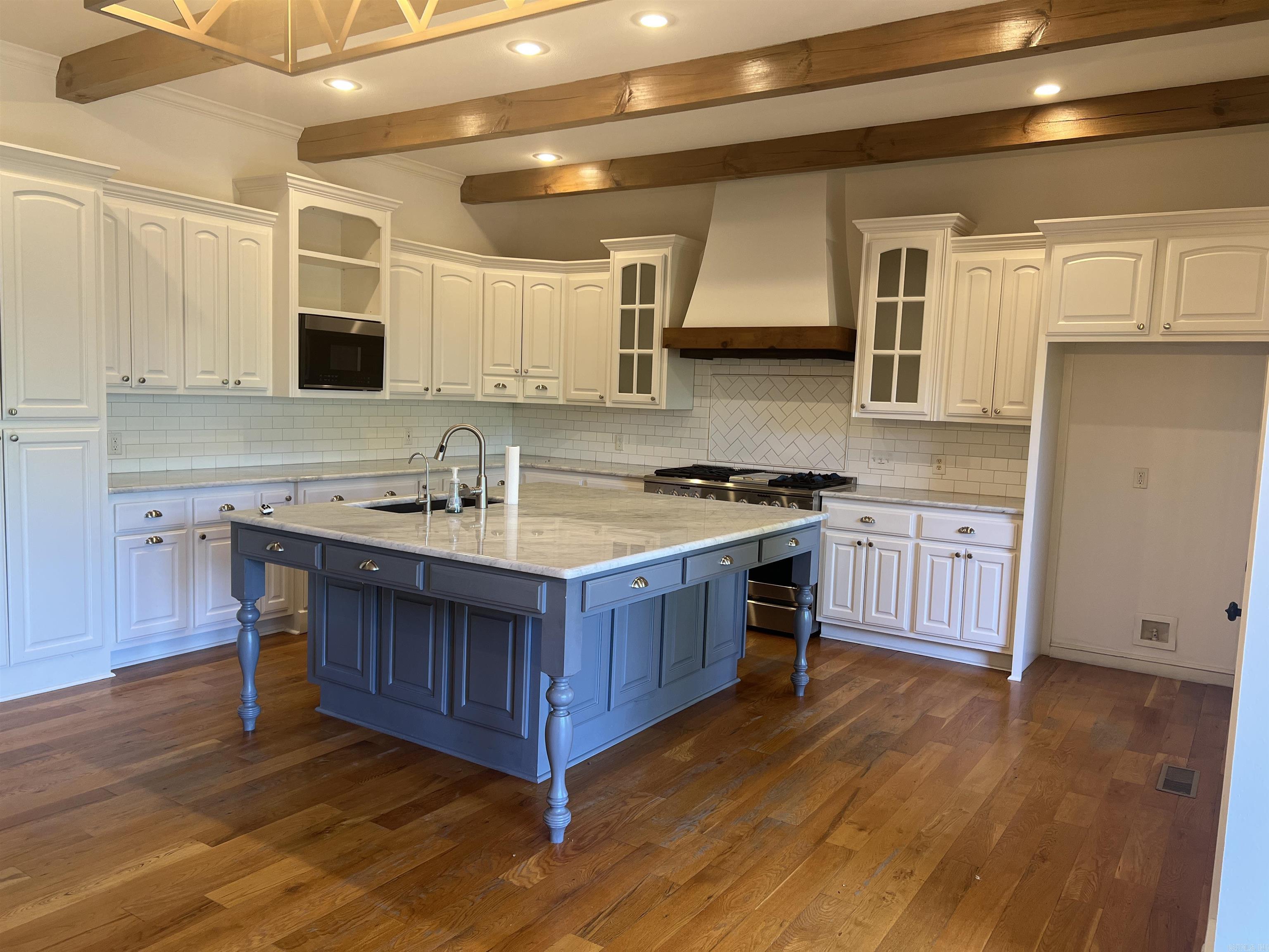 2730 Collins Property Photo 4