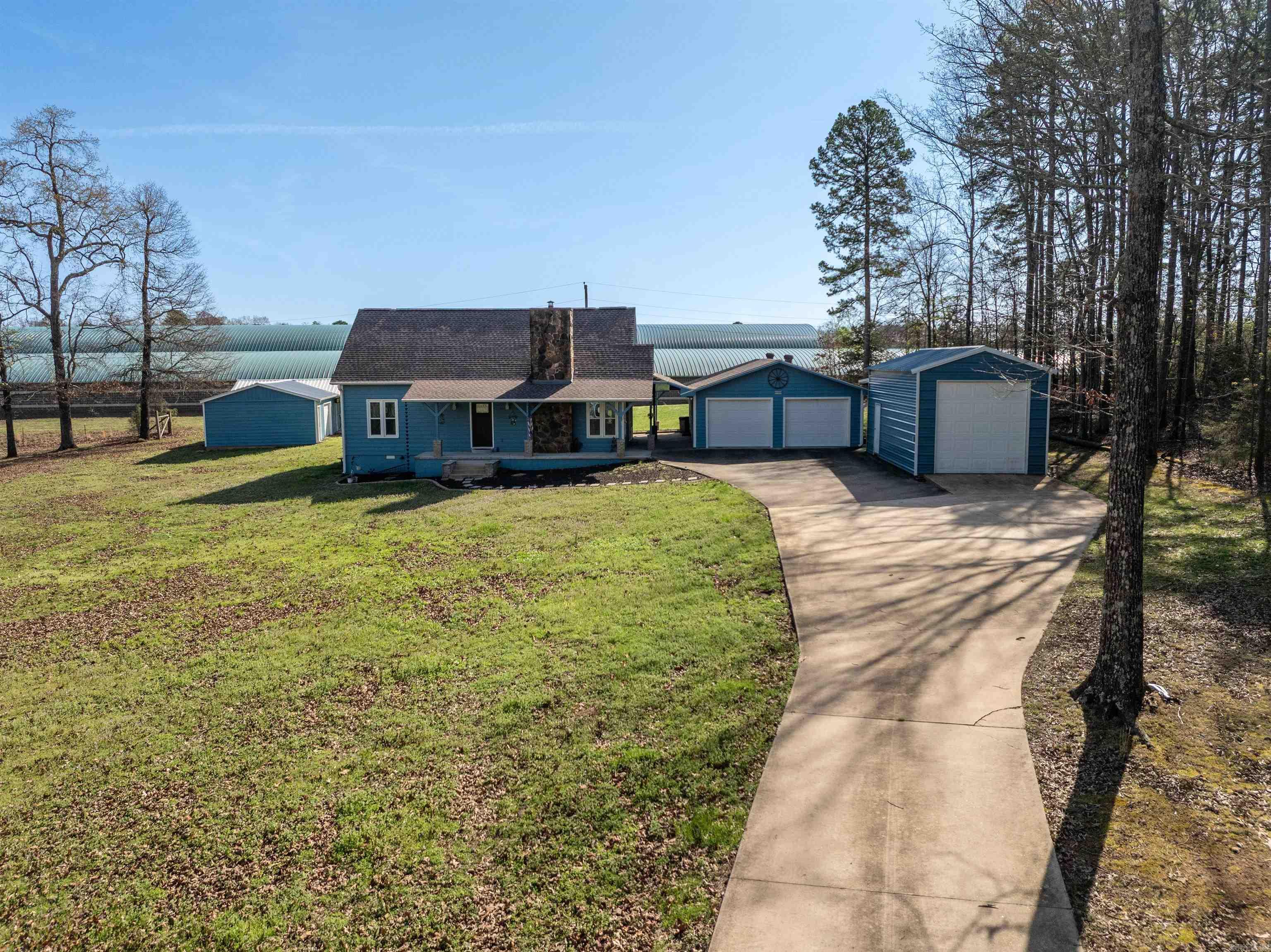 54 Woodland Cove Drive Property Photo 2