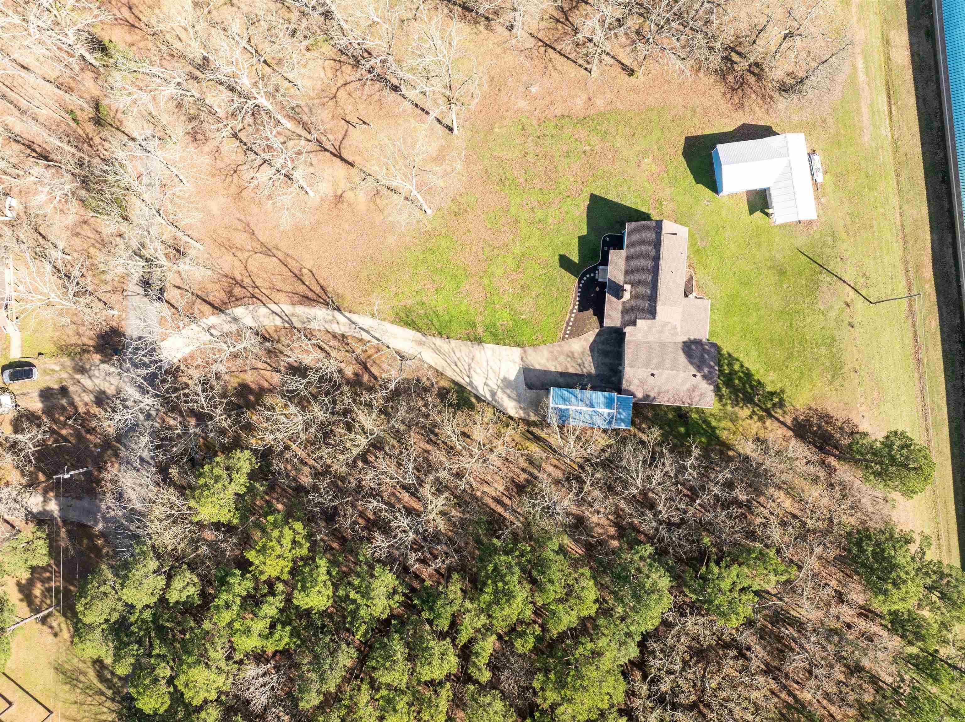 54 Woodland Cove Drive Property Photo 5