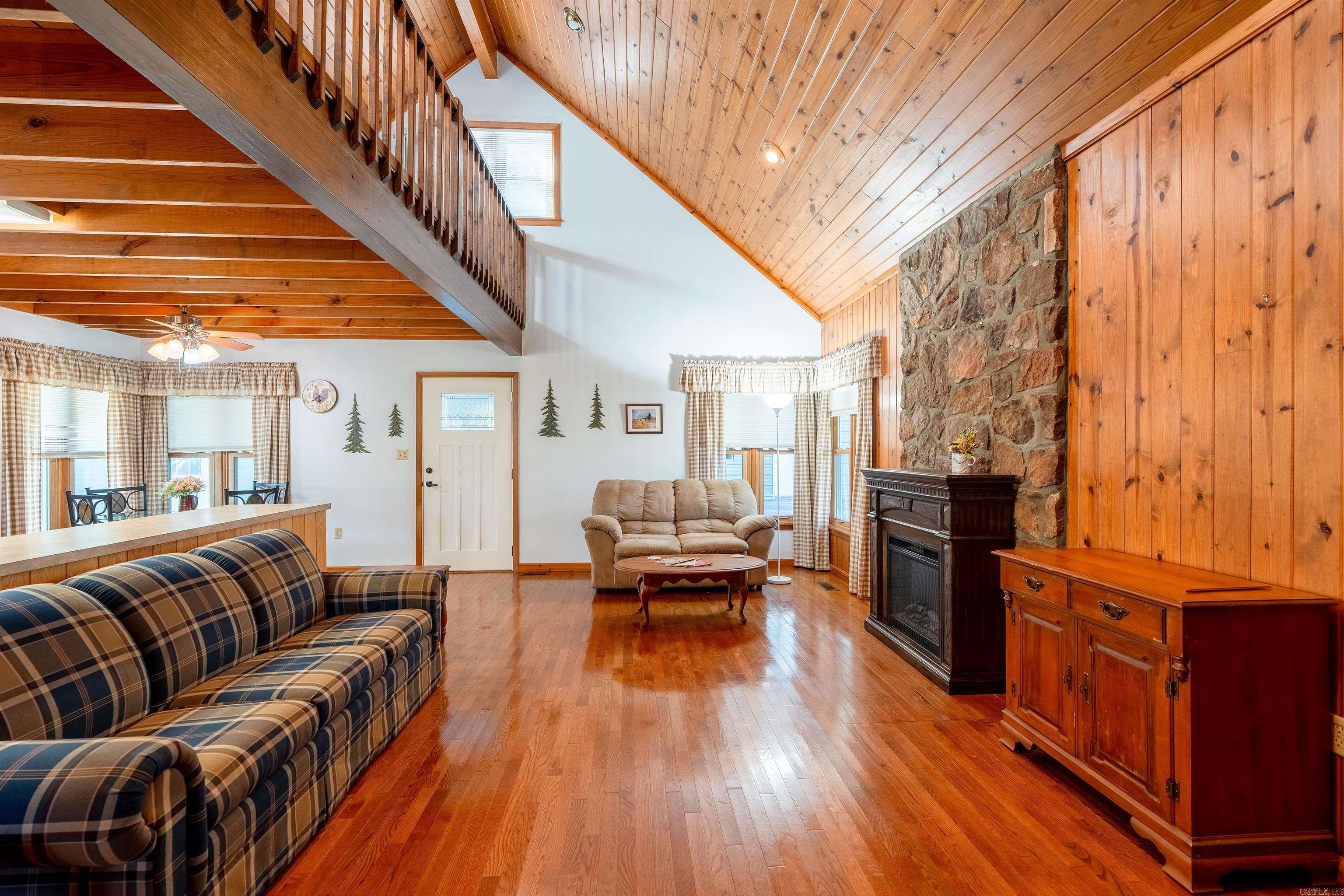 54 Woodland Cove Drive Property Photo 7