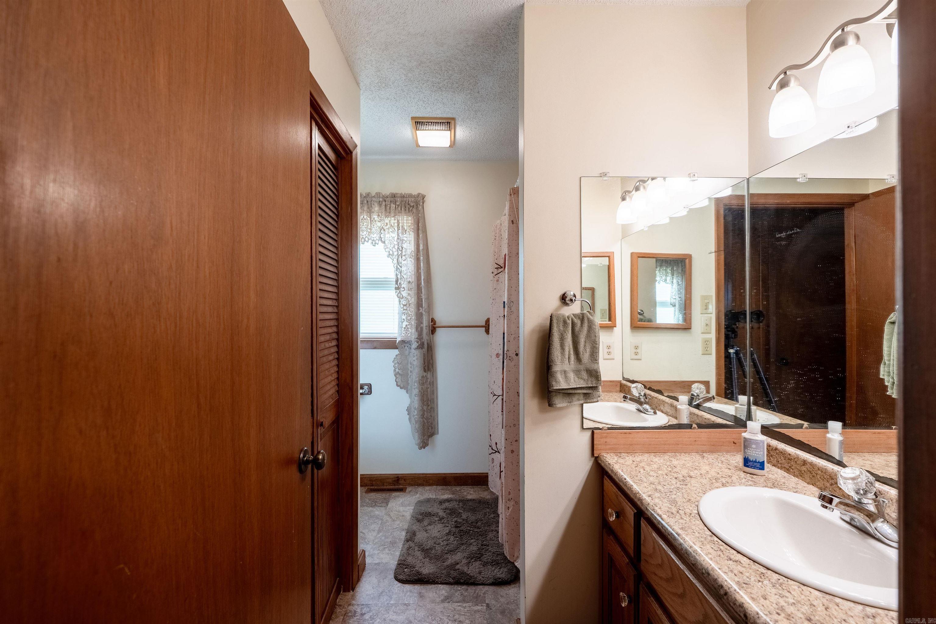 54 Woodland Cove Drive Property Photo 16