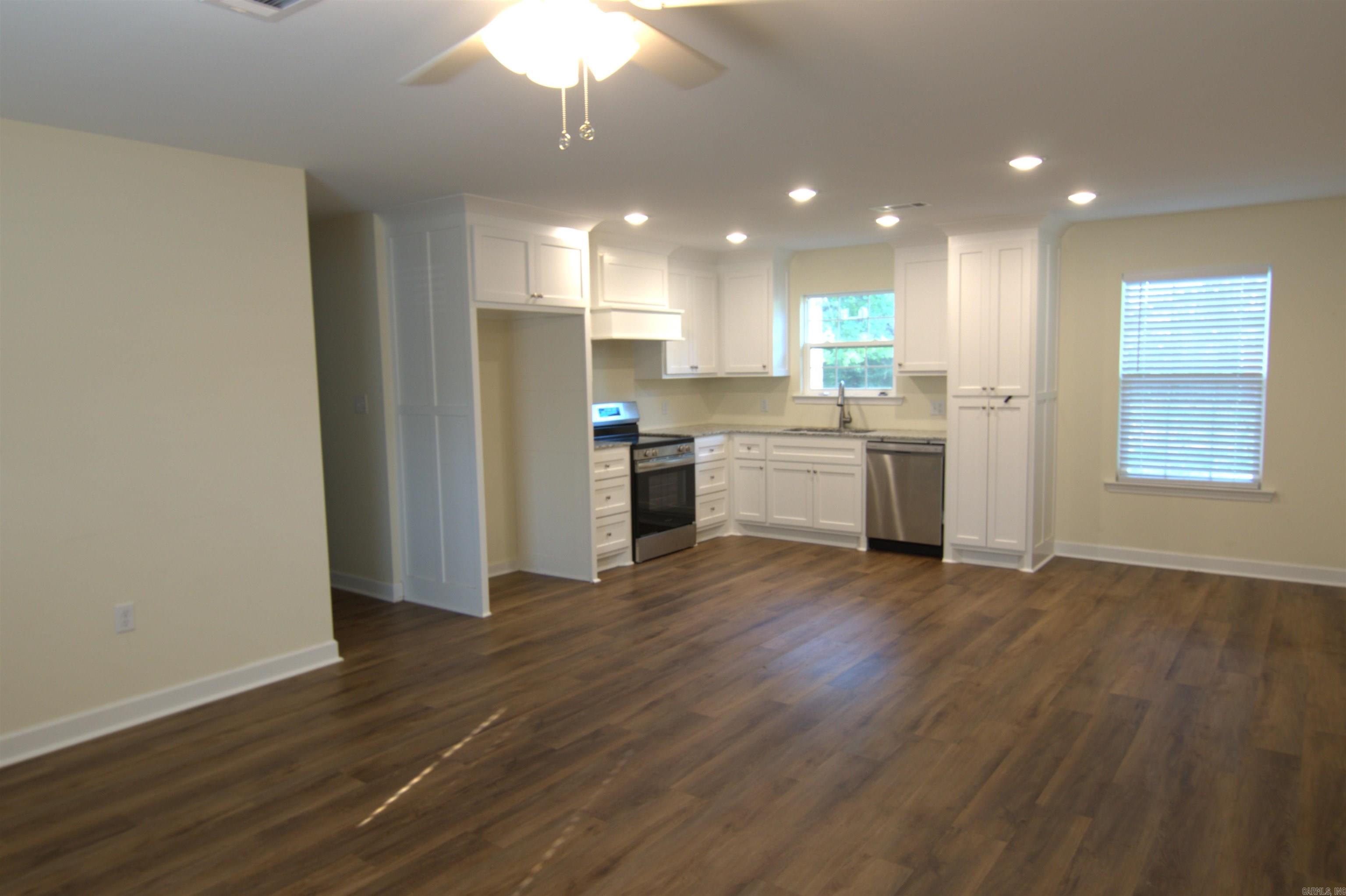 219 Washington Street Property Photo 5