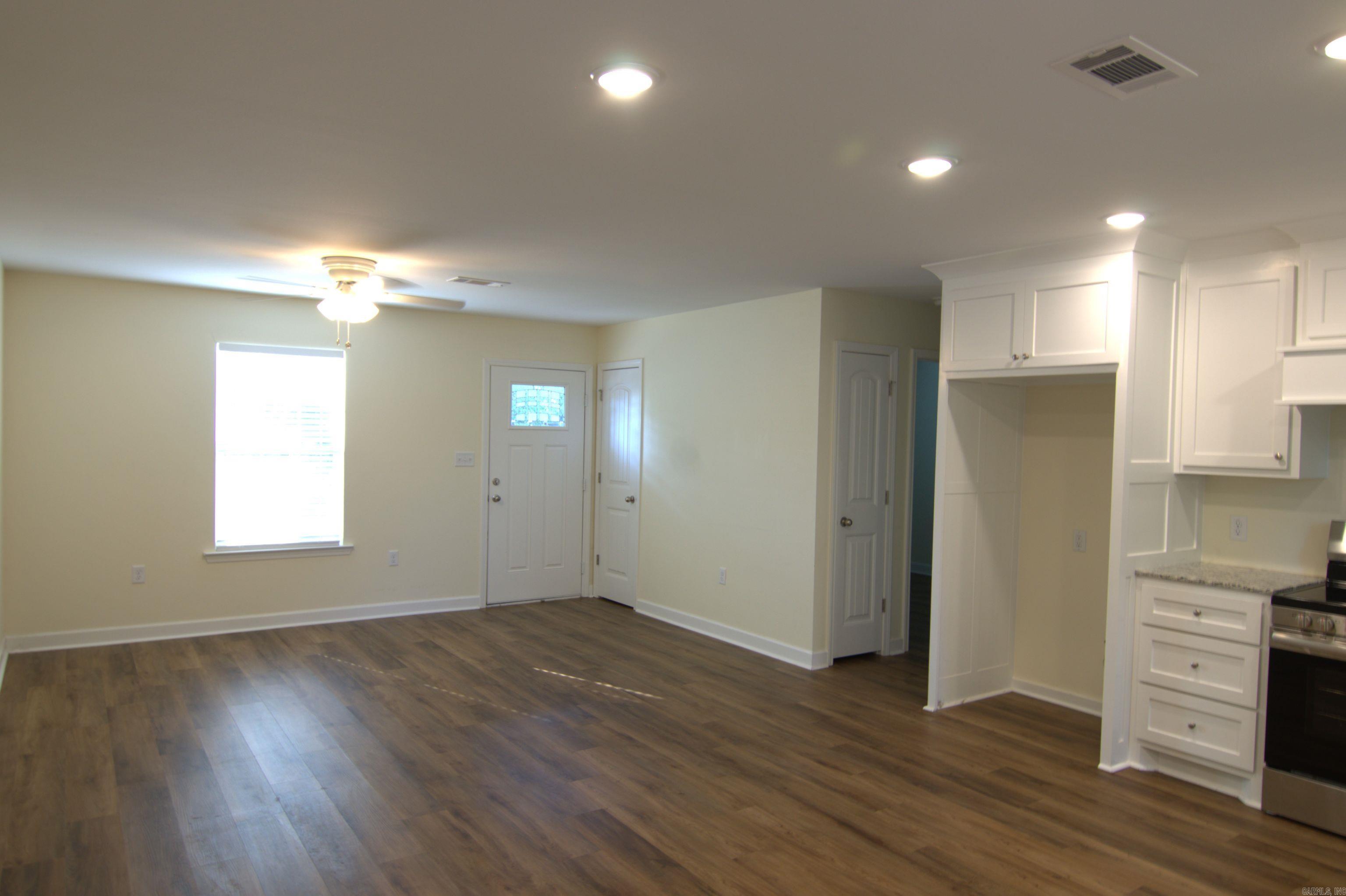 219 Washington Street Property Photo 6