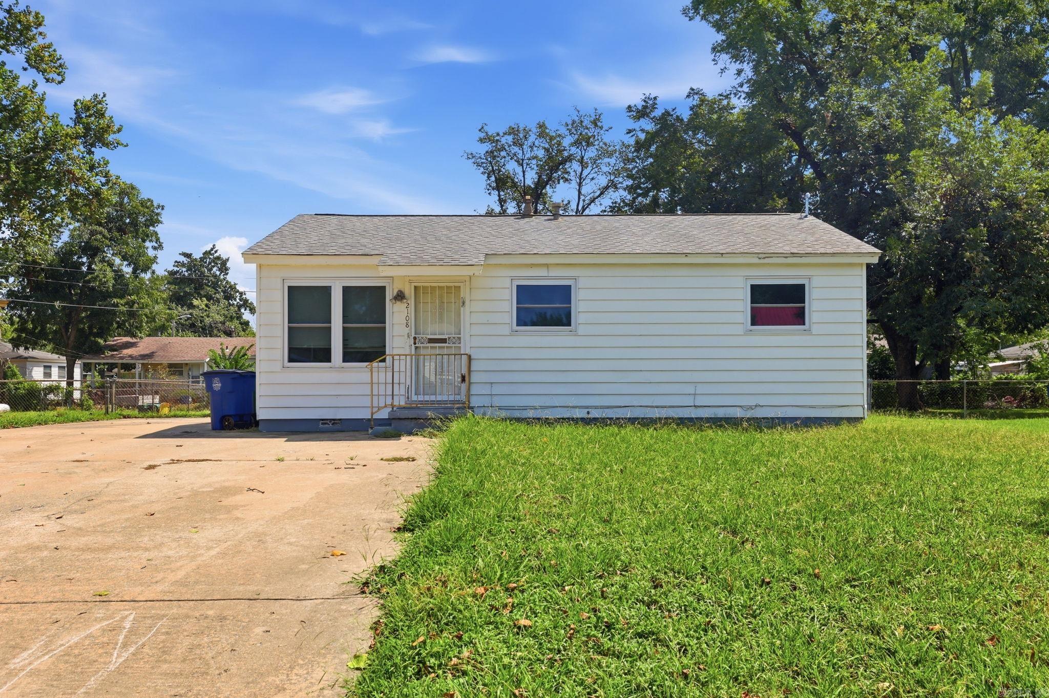 2108 Whyte Drive Property Photo 1